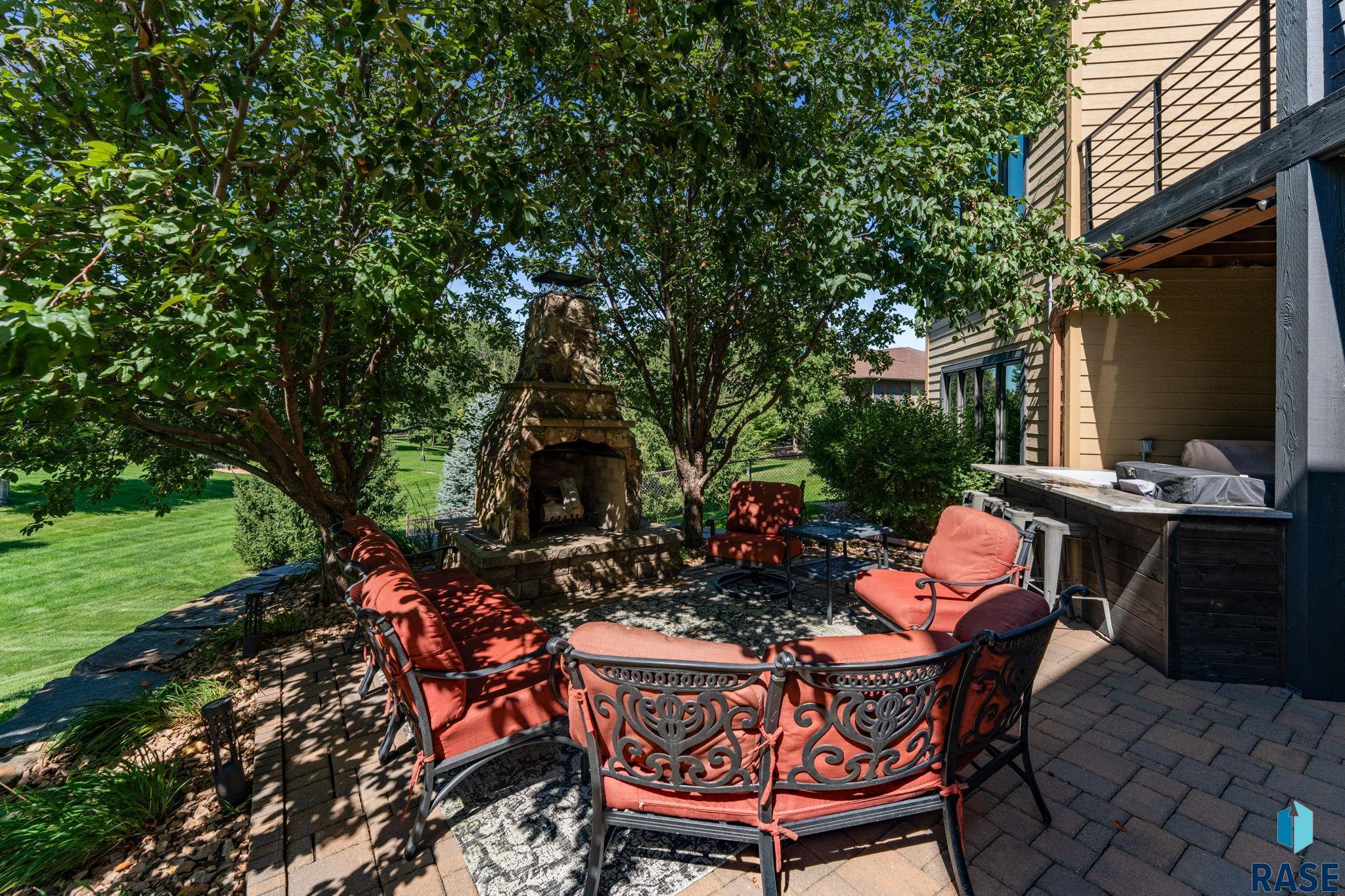 5905 Grand Prairie Dr, Sioux Falls