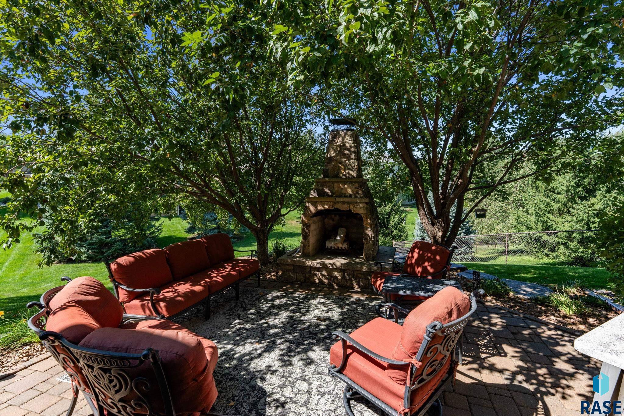 5905 Grand Prairie Dr, Sioux Falls