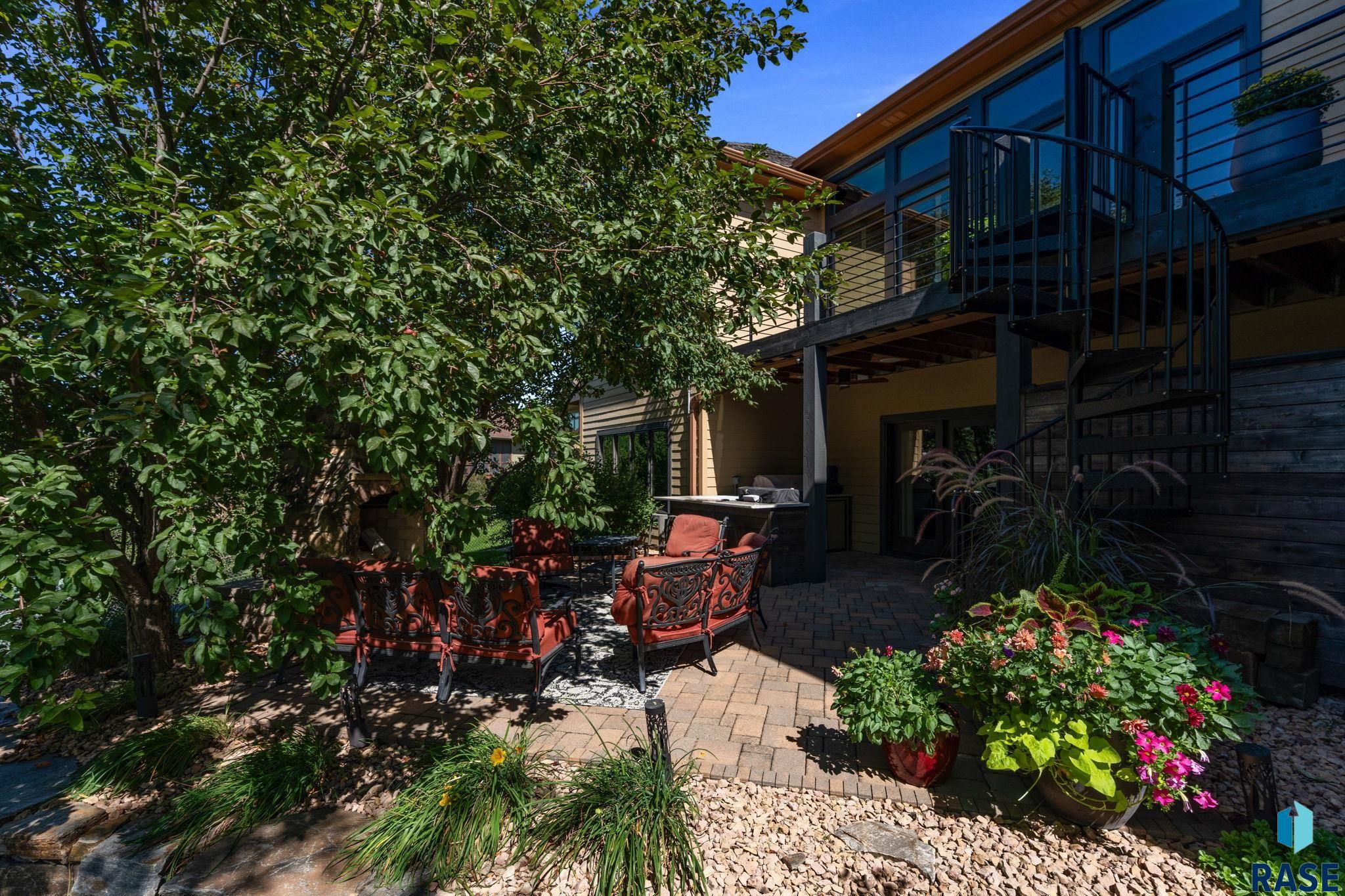 5905 Grand Prairie Dr, Sioux Falls