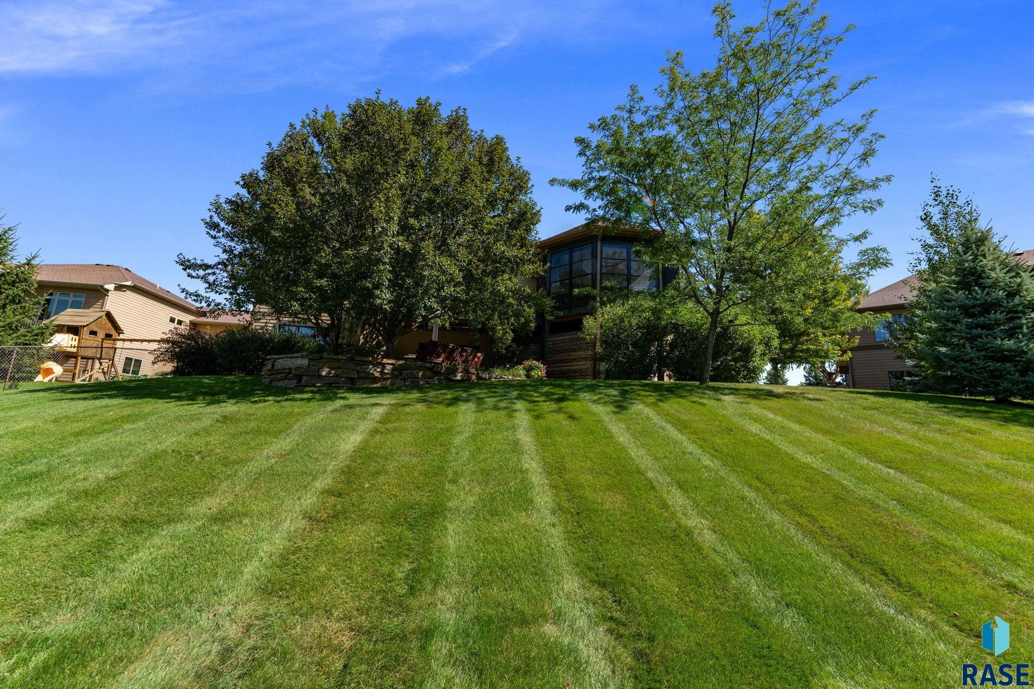 5905 Grand Prairie Dr, Sioux Falls