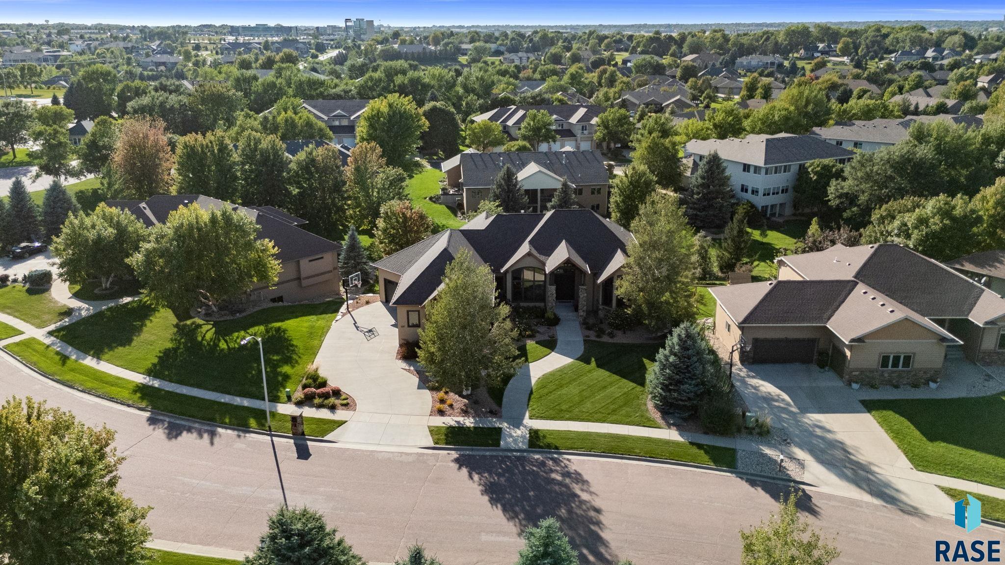 5905 Grand Prairie Dr, Sioux Falls