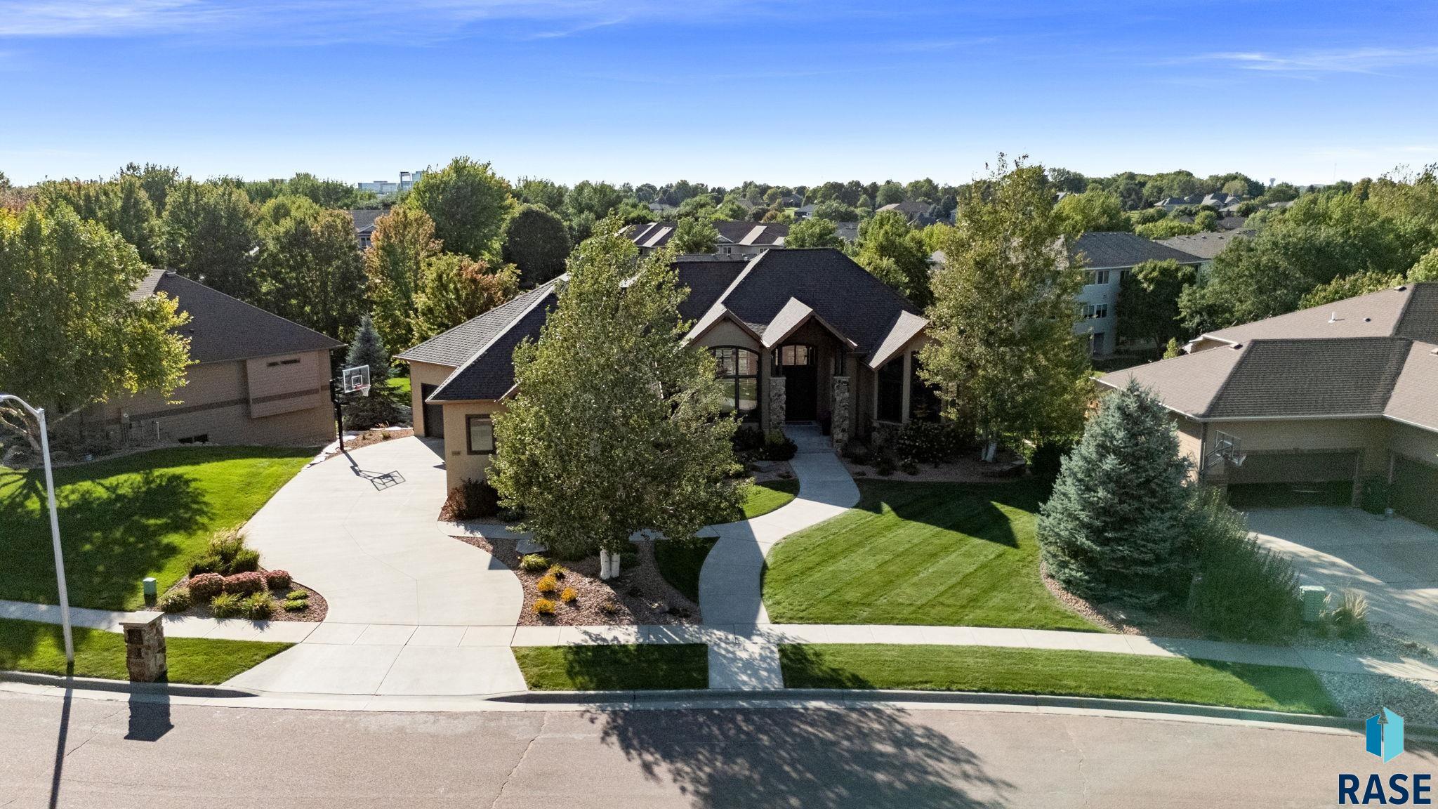 5905 Grand Prairie Dr, Sioux Falls