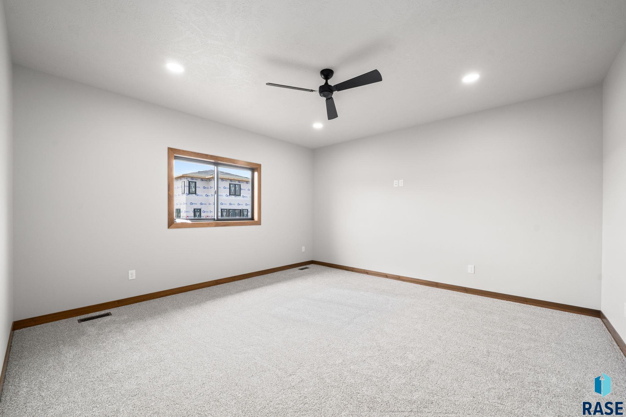 5419 Vision Cir, Sioux Falls