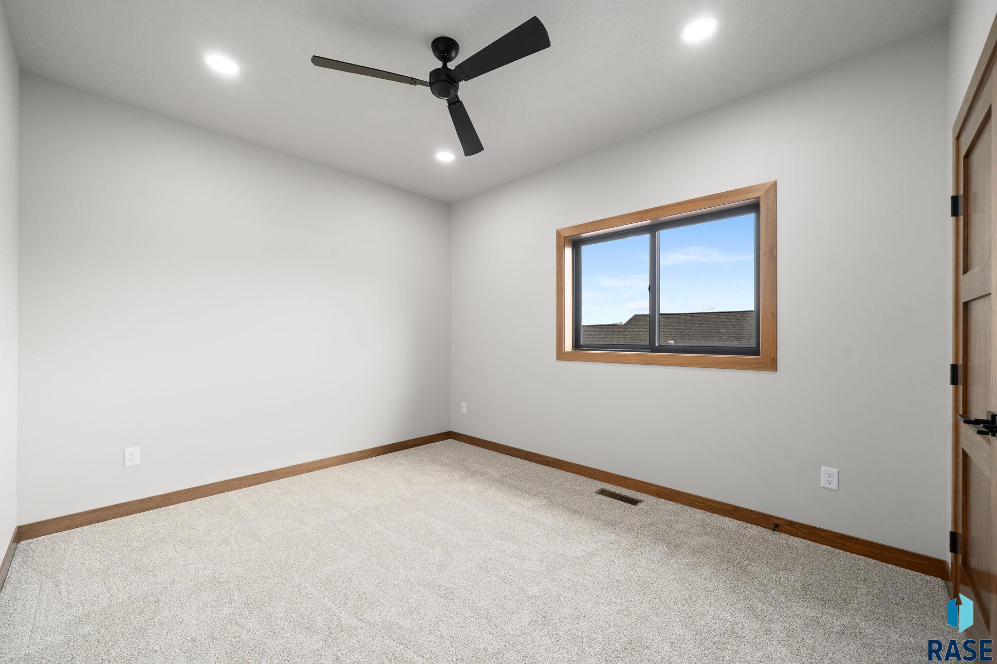 5419 Vision Cir, Sioux Falls