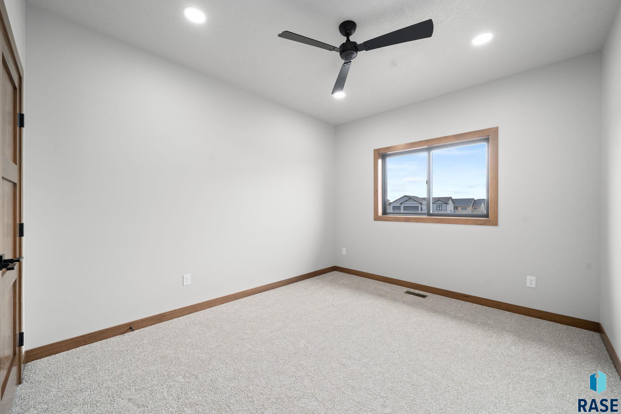 5419 Vision Cir, Sioux Falls