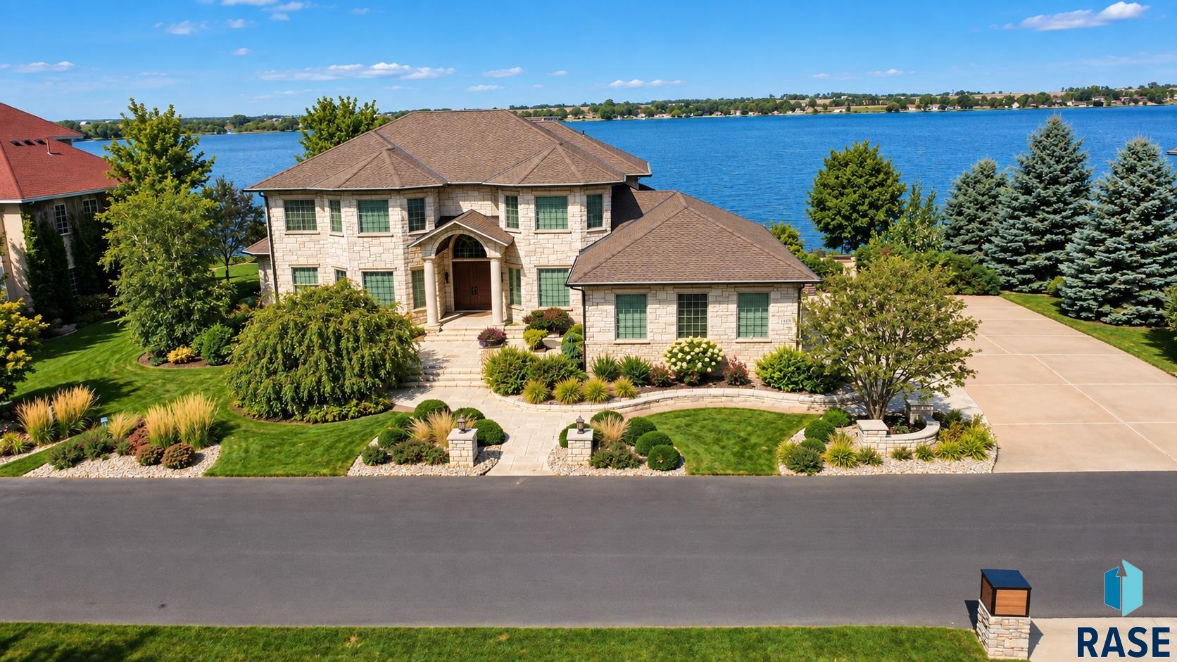 118 Woodland Dr, Madison