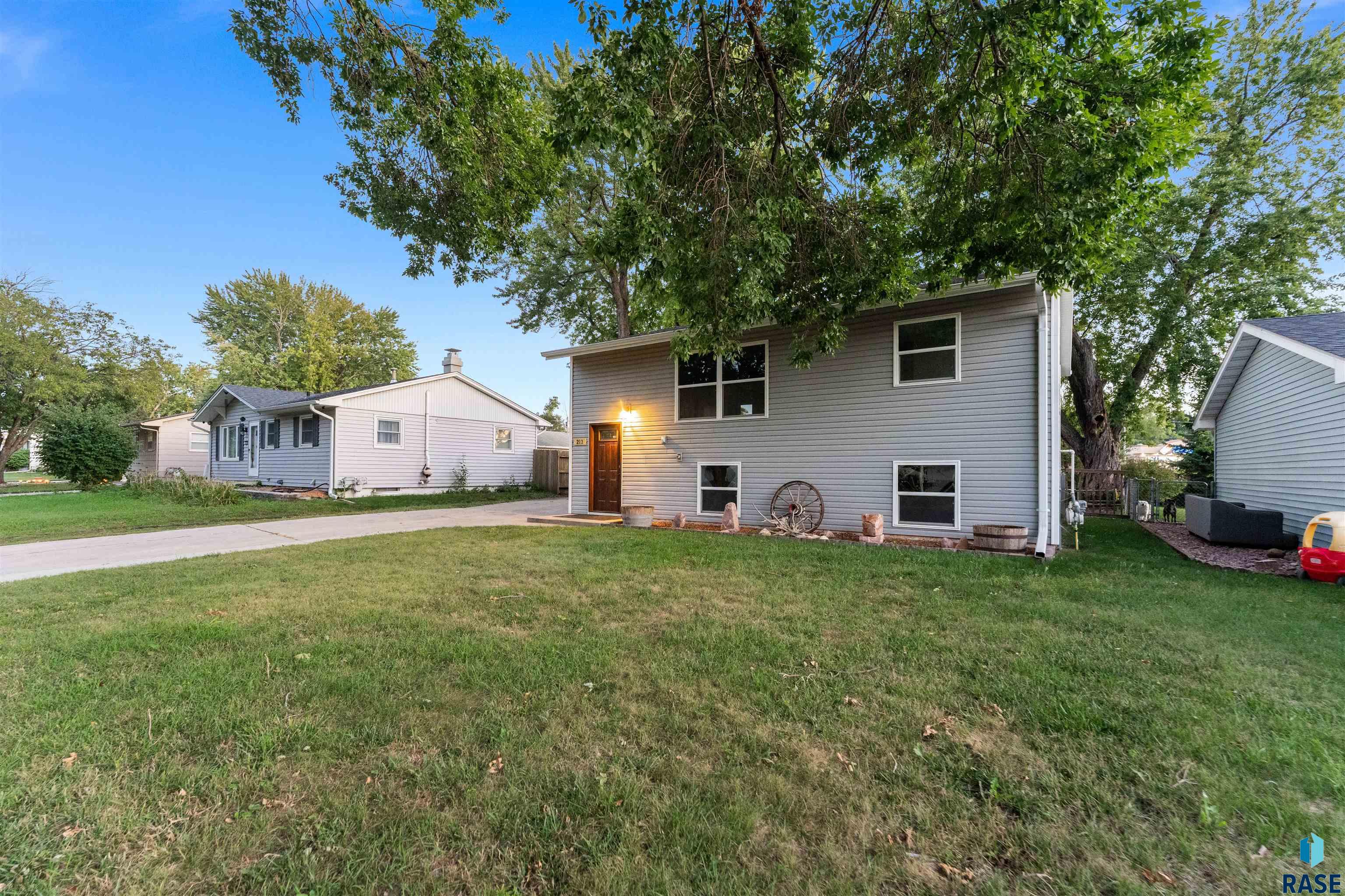 213 Meyer Ln, Sioux Falls