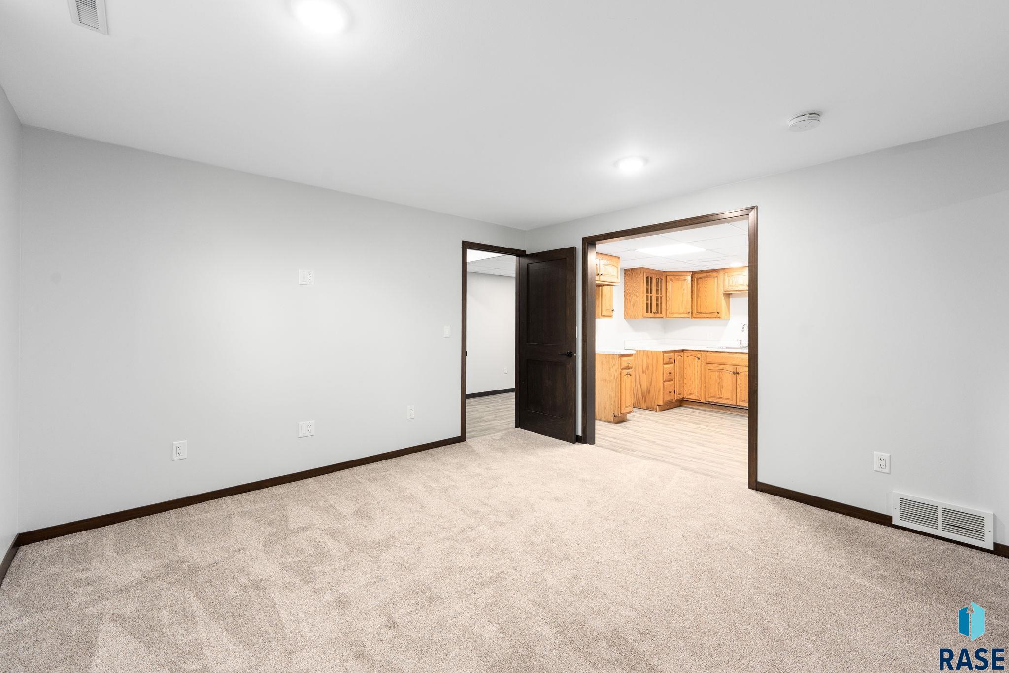 213 Meyer Ln, Sioux Falls
