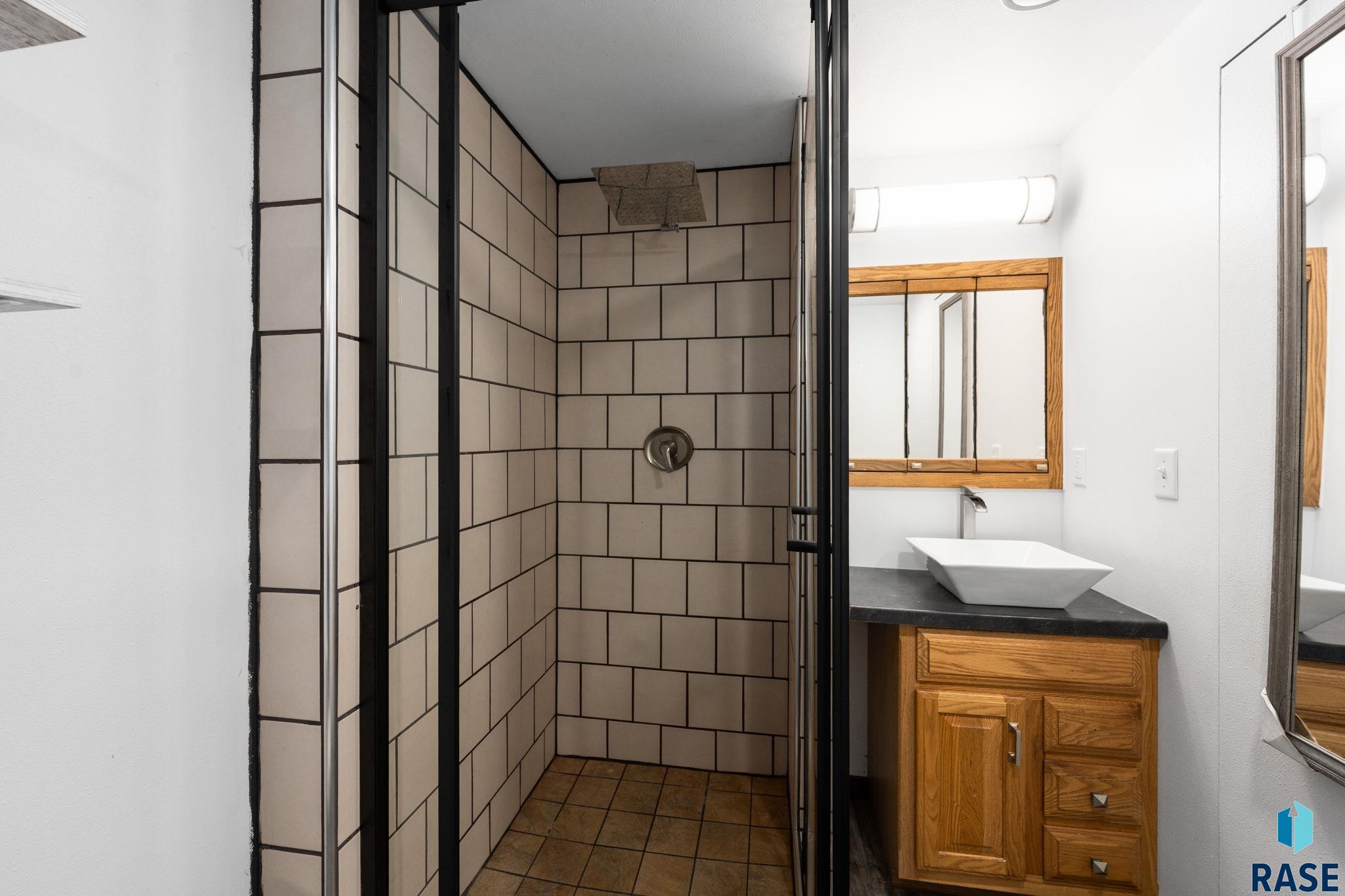 213 Meyer Ln, Sioux Falls