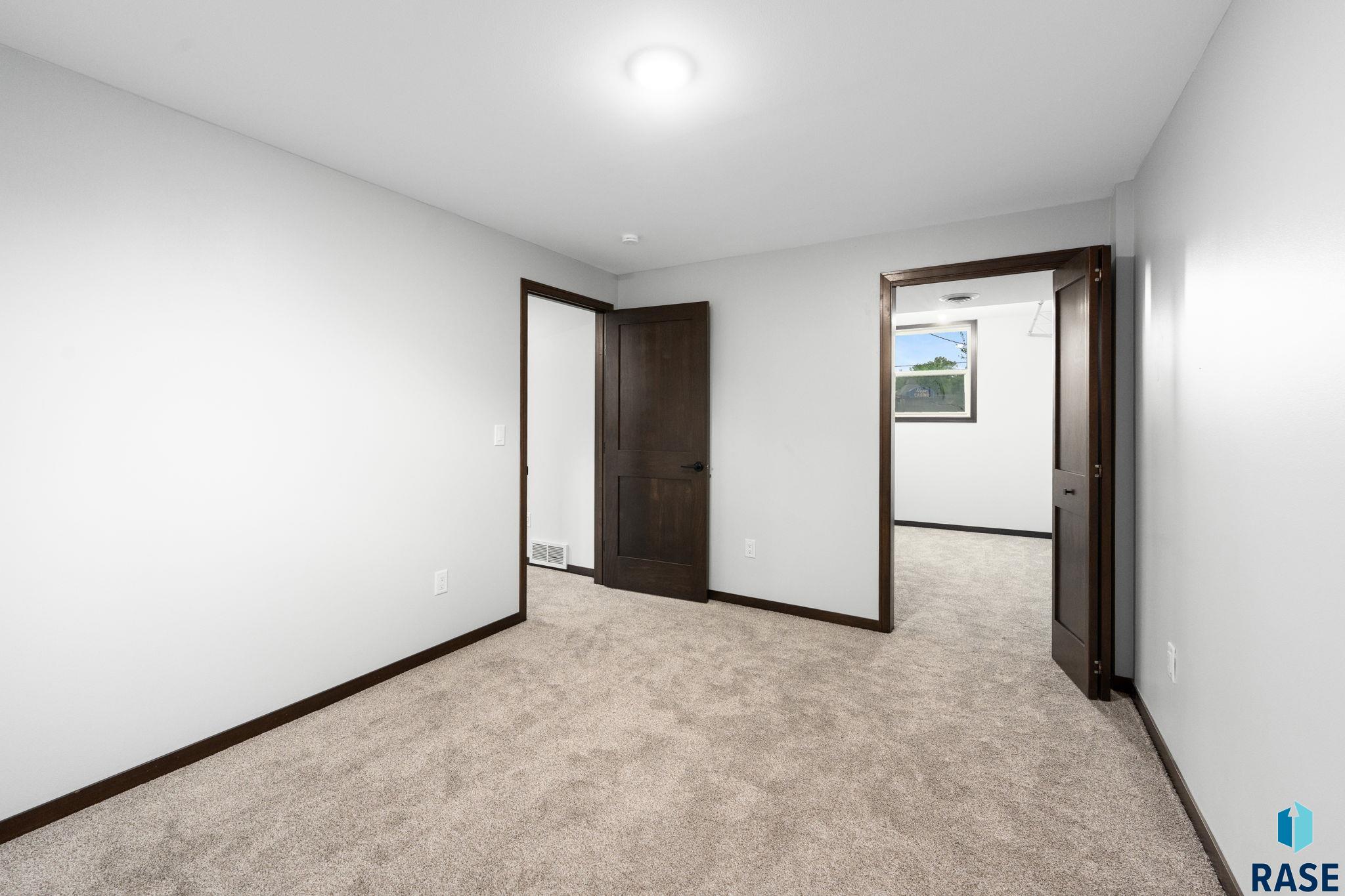 213 Meyer Ln, Sioux Falls