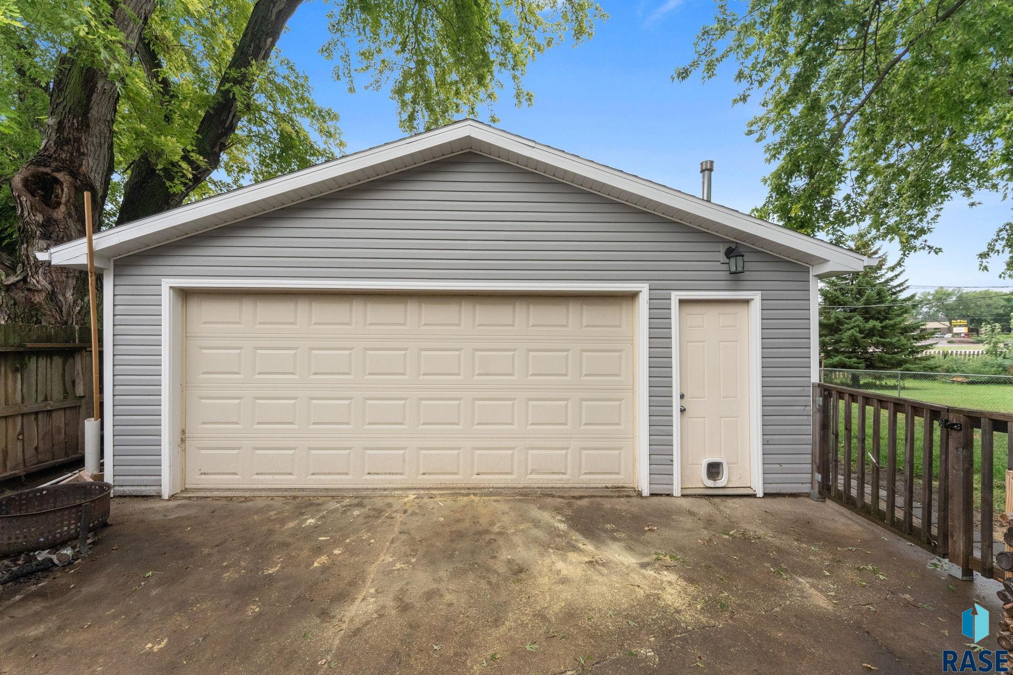 213 Meyer Ln, Sioux Falls