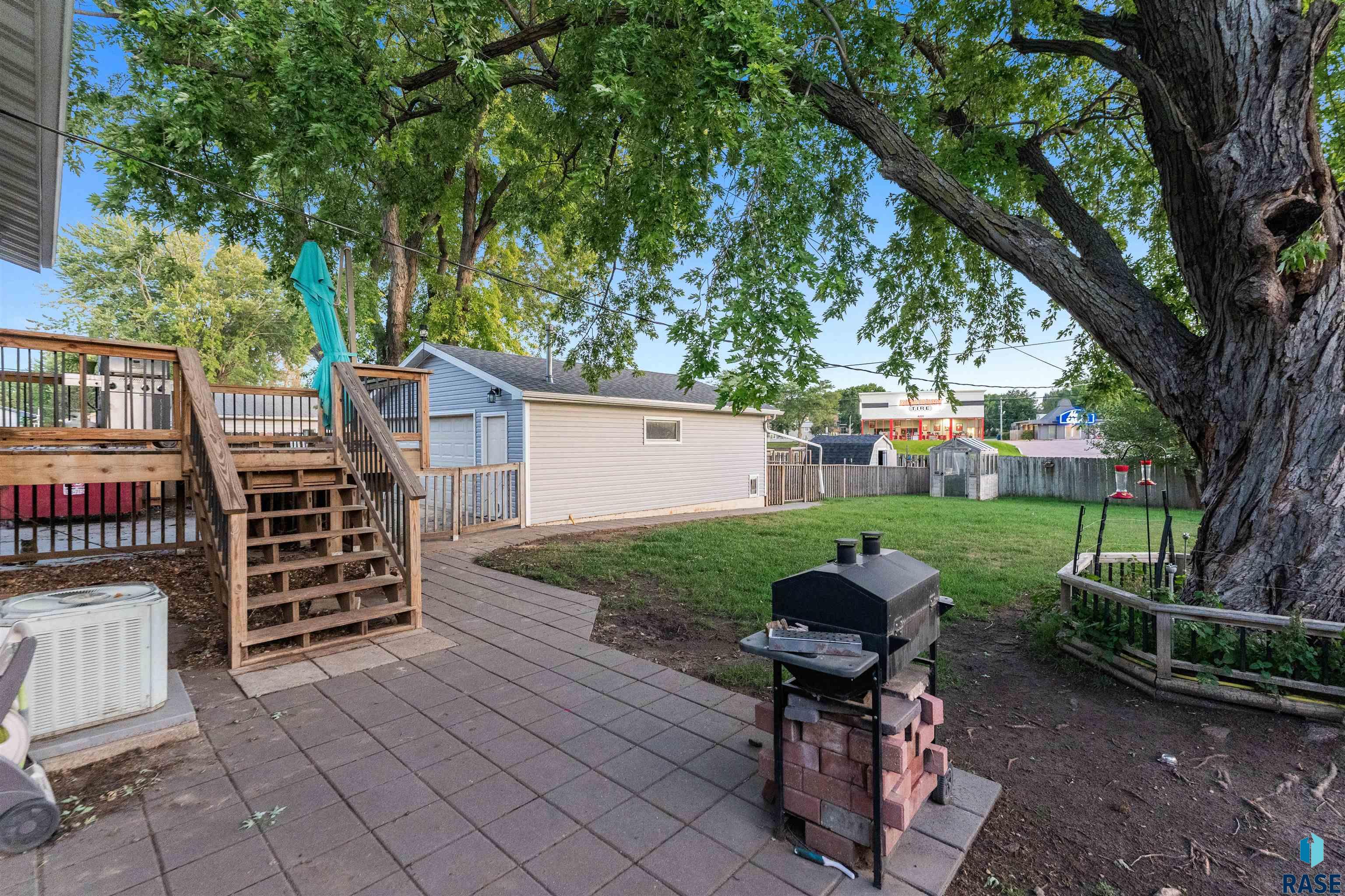 213 Meyer Ln, Sioux Falls