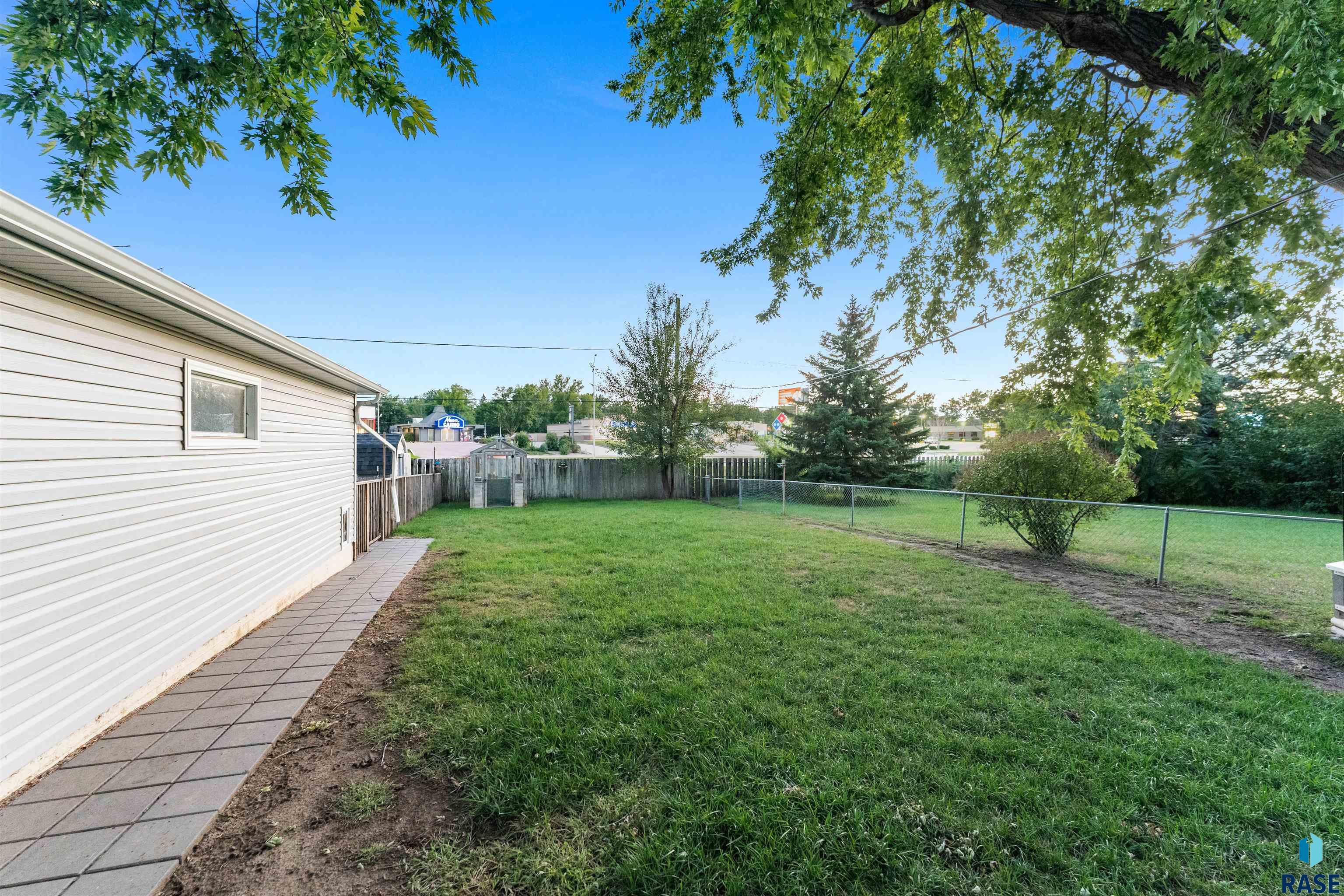 213 Meyer Ln, Sioux Falls