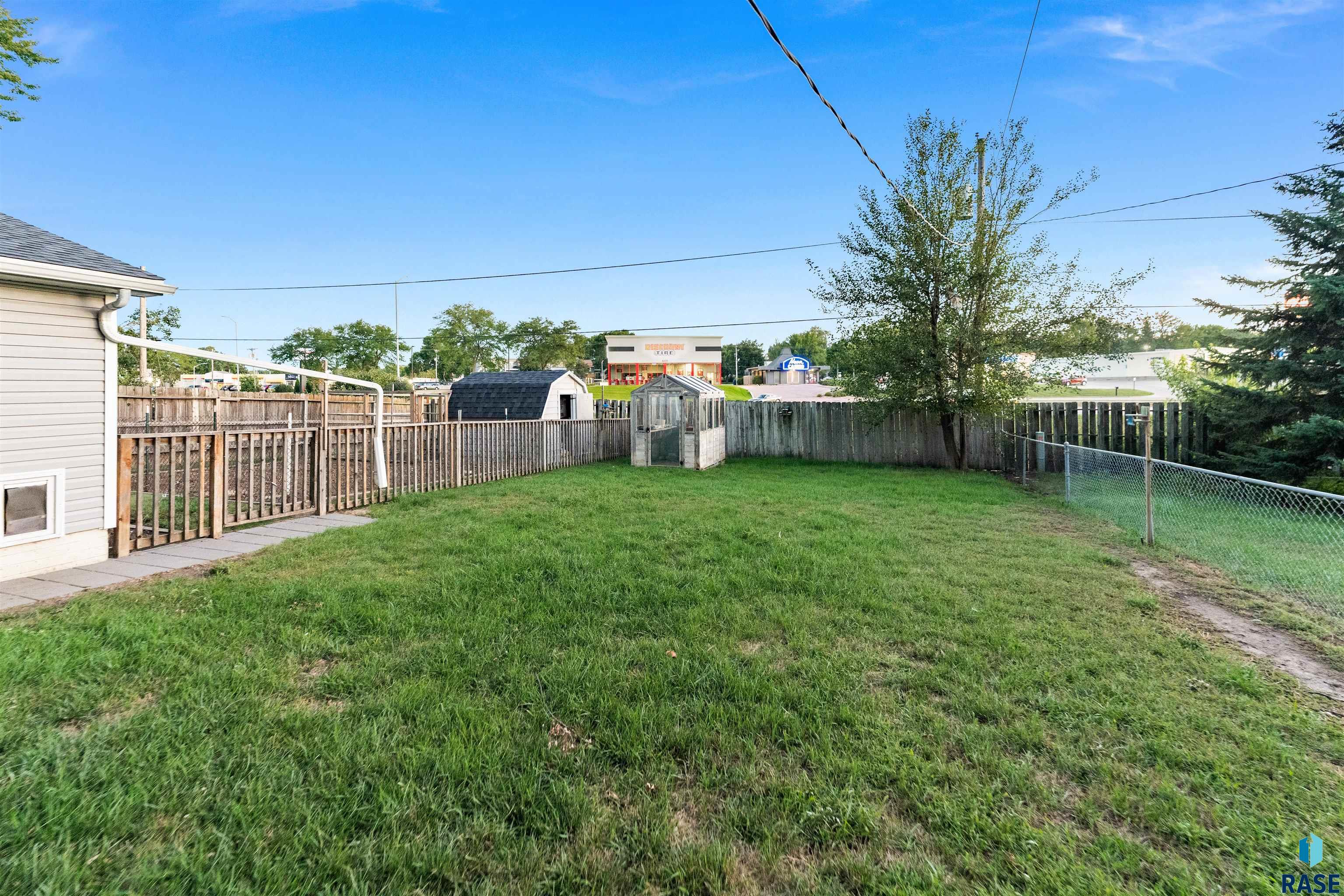 213 Meyer Ln, Sioux Falls