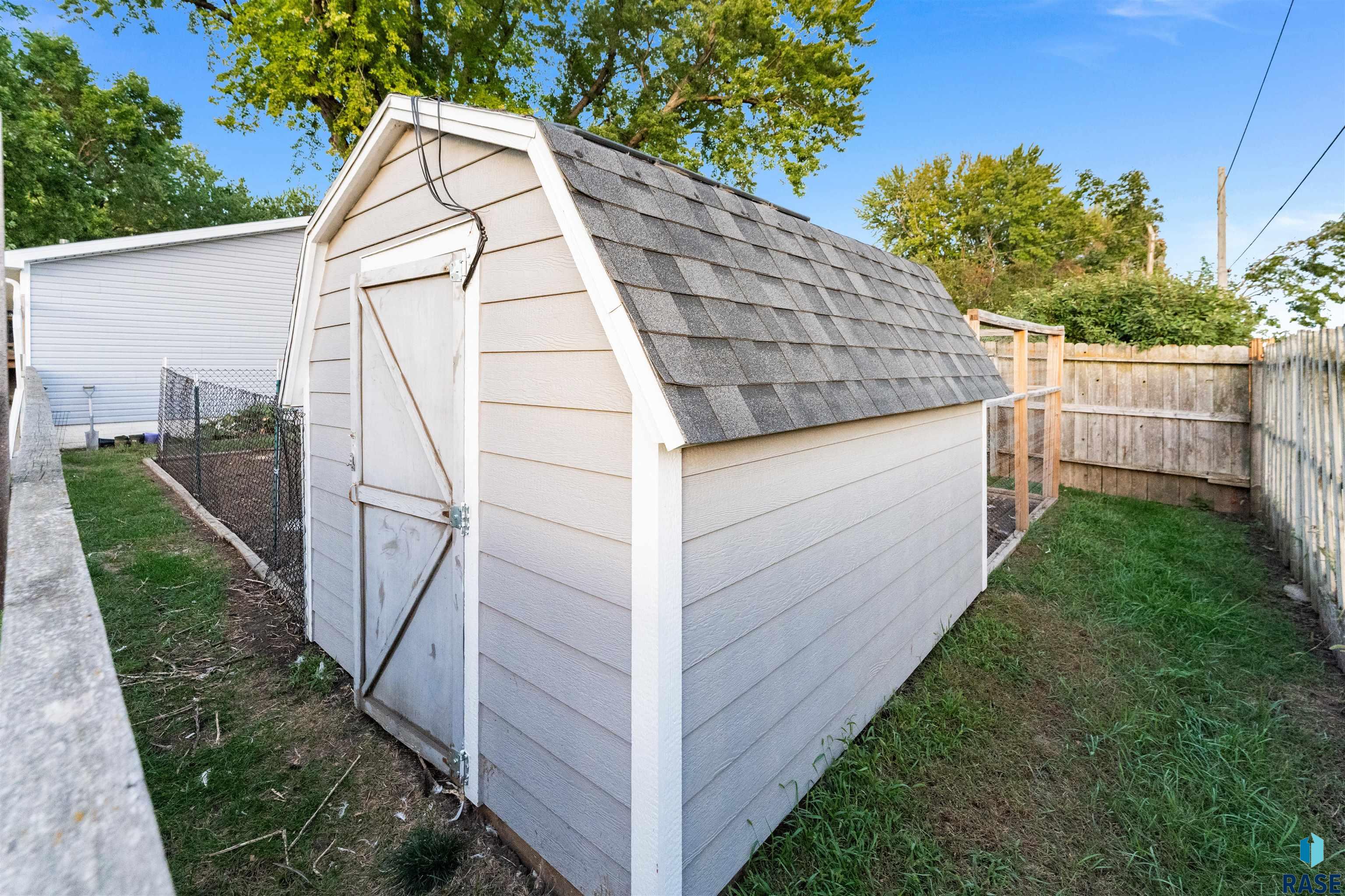 213 Meyer Ln, Sioux Falls