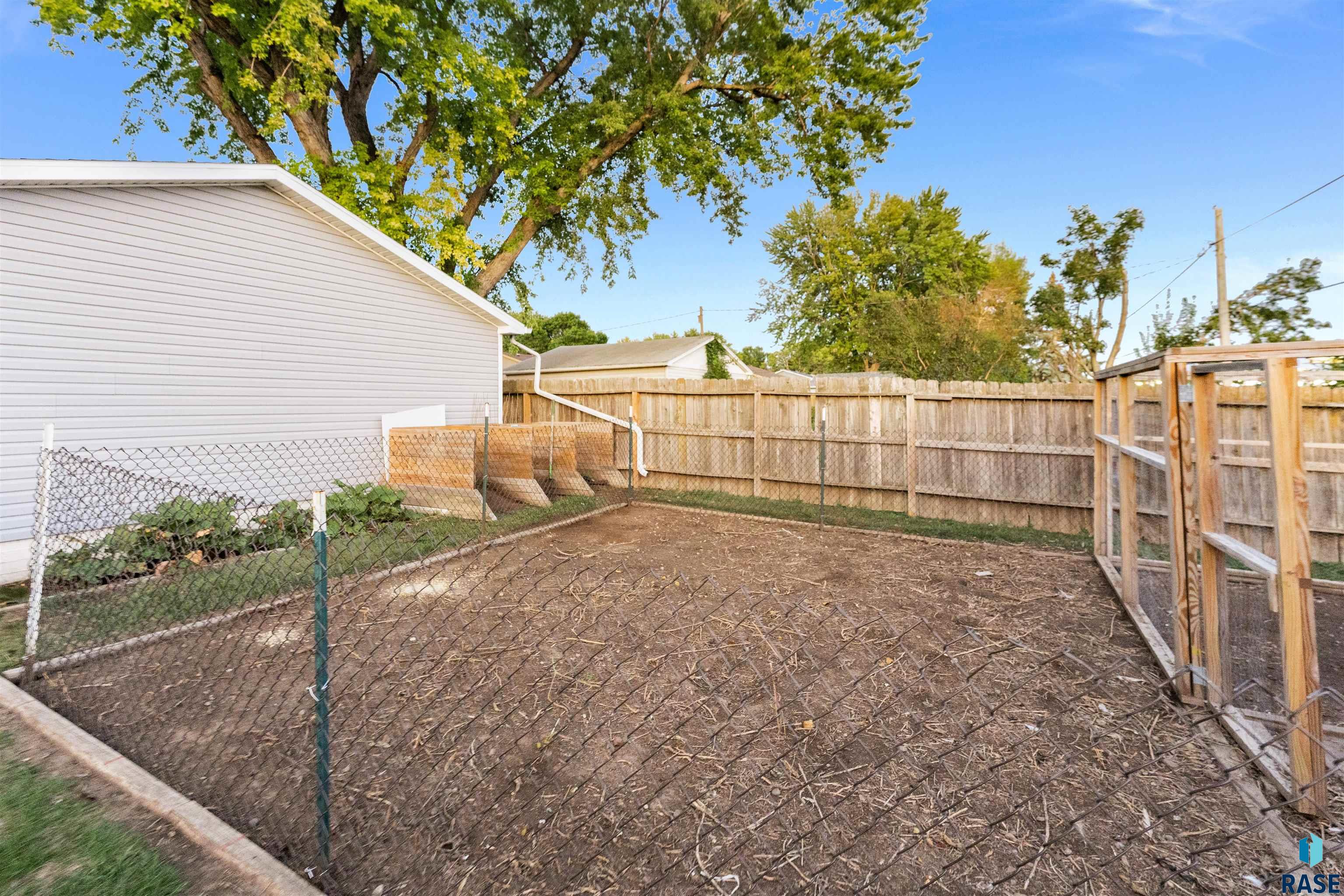 213 Meyer Ln, Sioux Falls