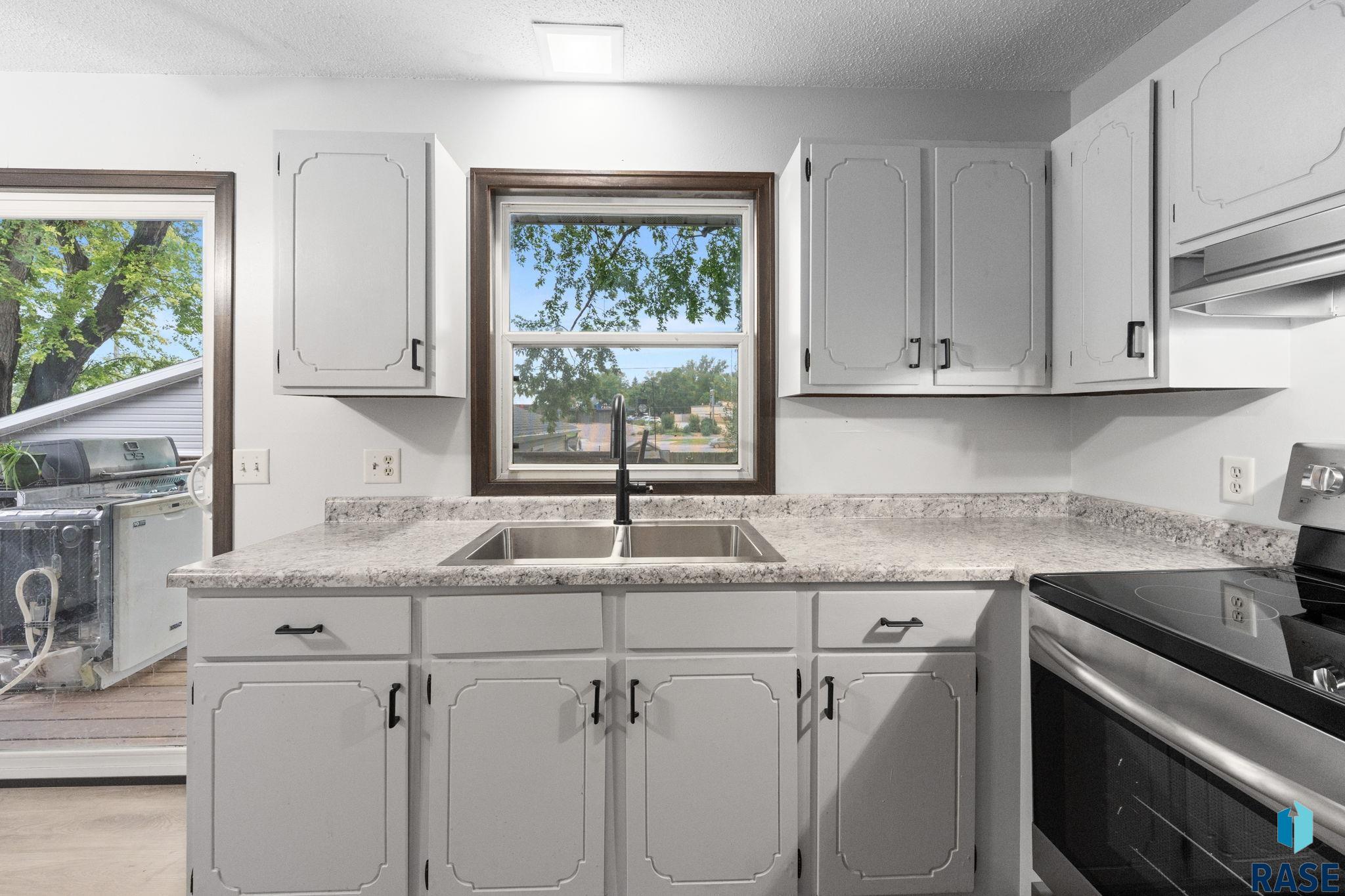 213 Meyer Ln, Sioux Falls