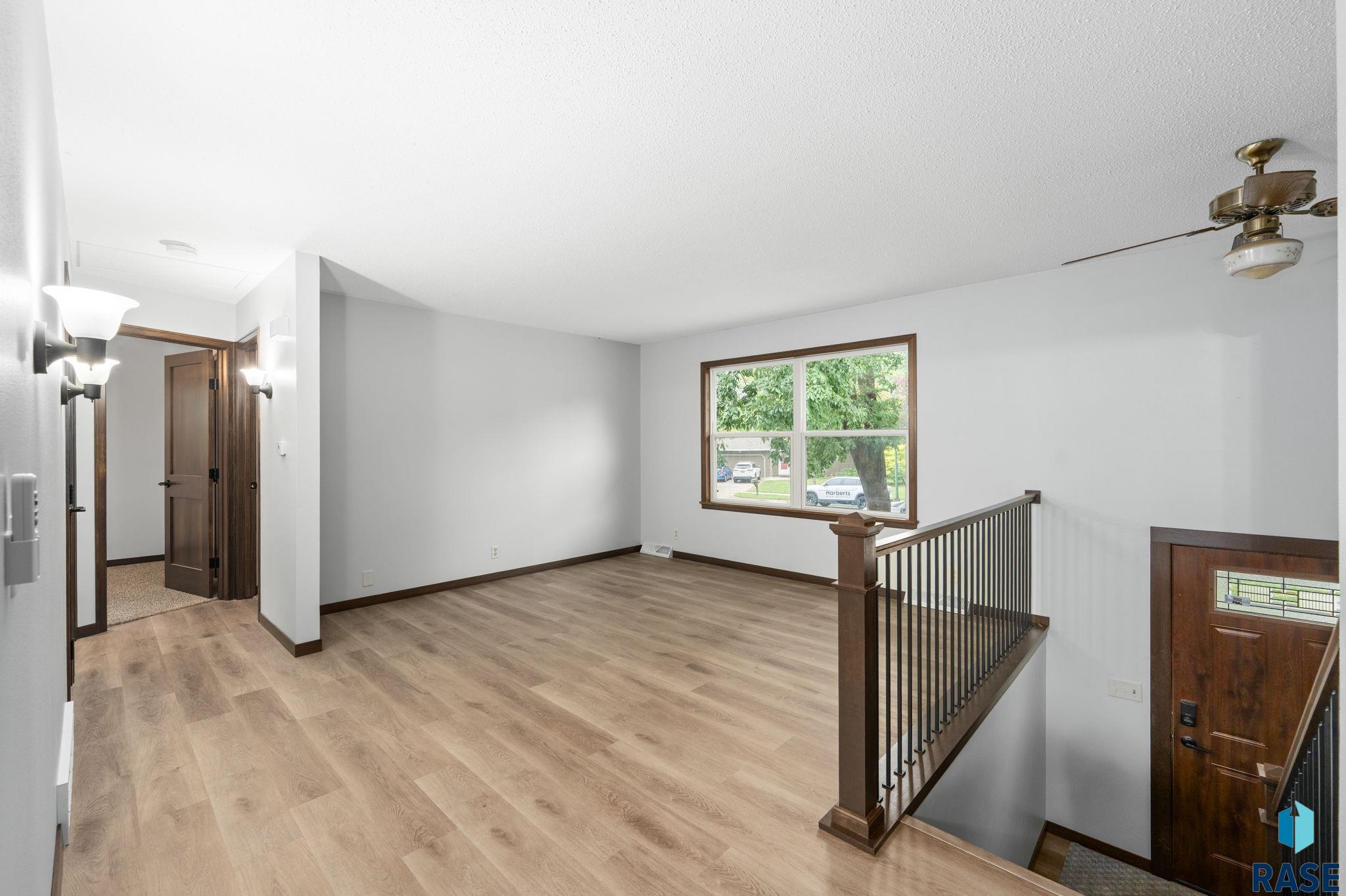 213 Meyer Ln, Sioux Falls