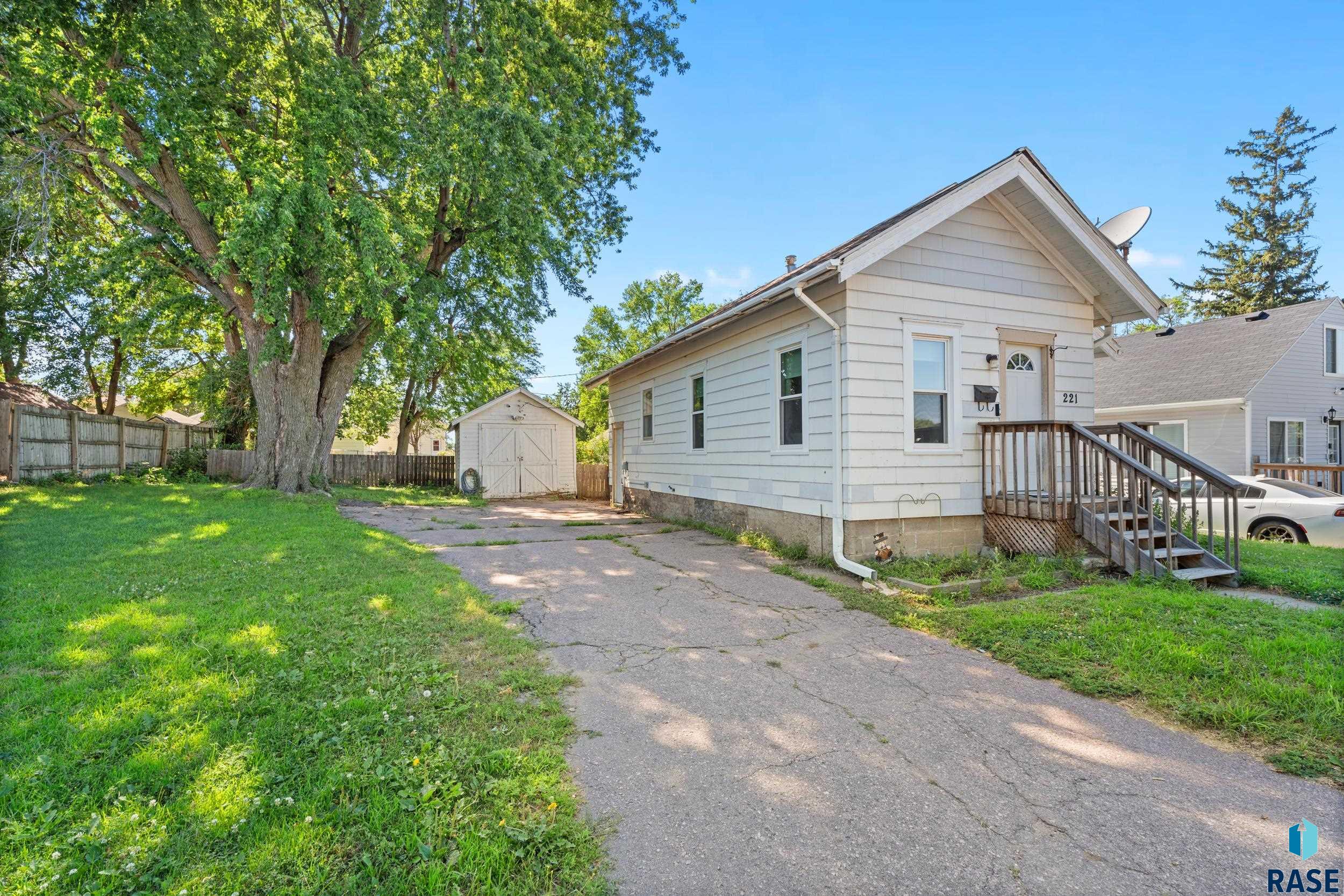 221 N West Ave, Sioux Falls