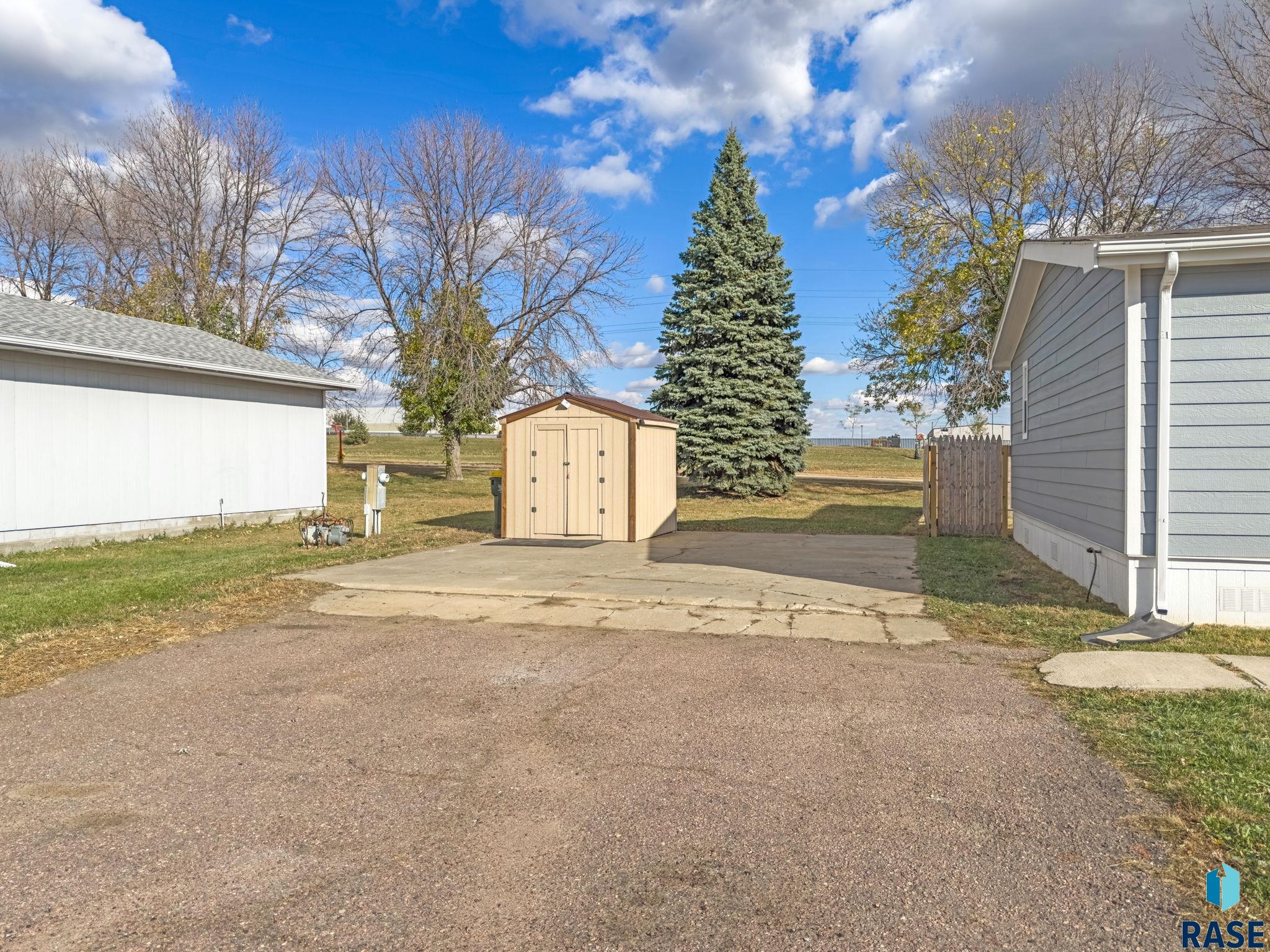 604 Swan Pl, Sioux Falls