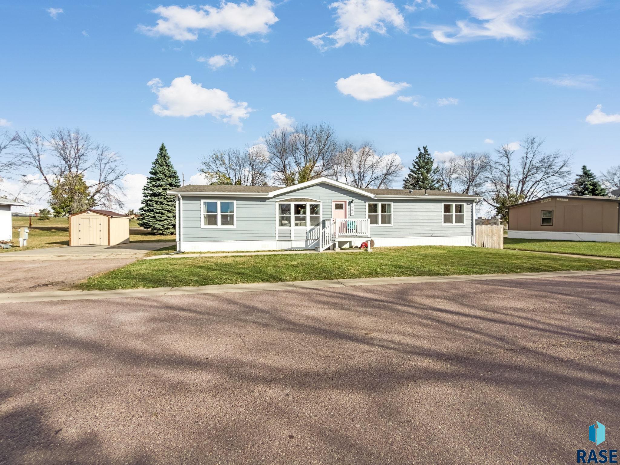 604 Swan Pl, Sioux Falls