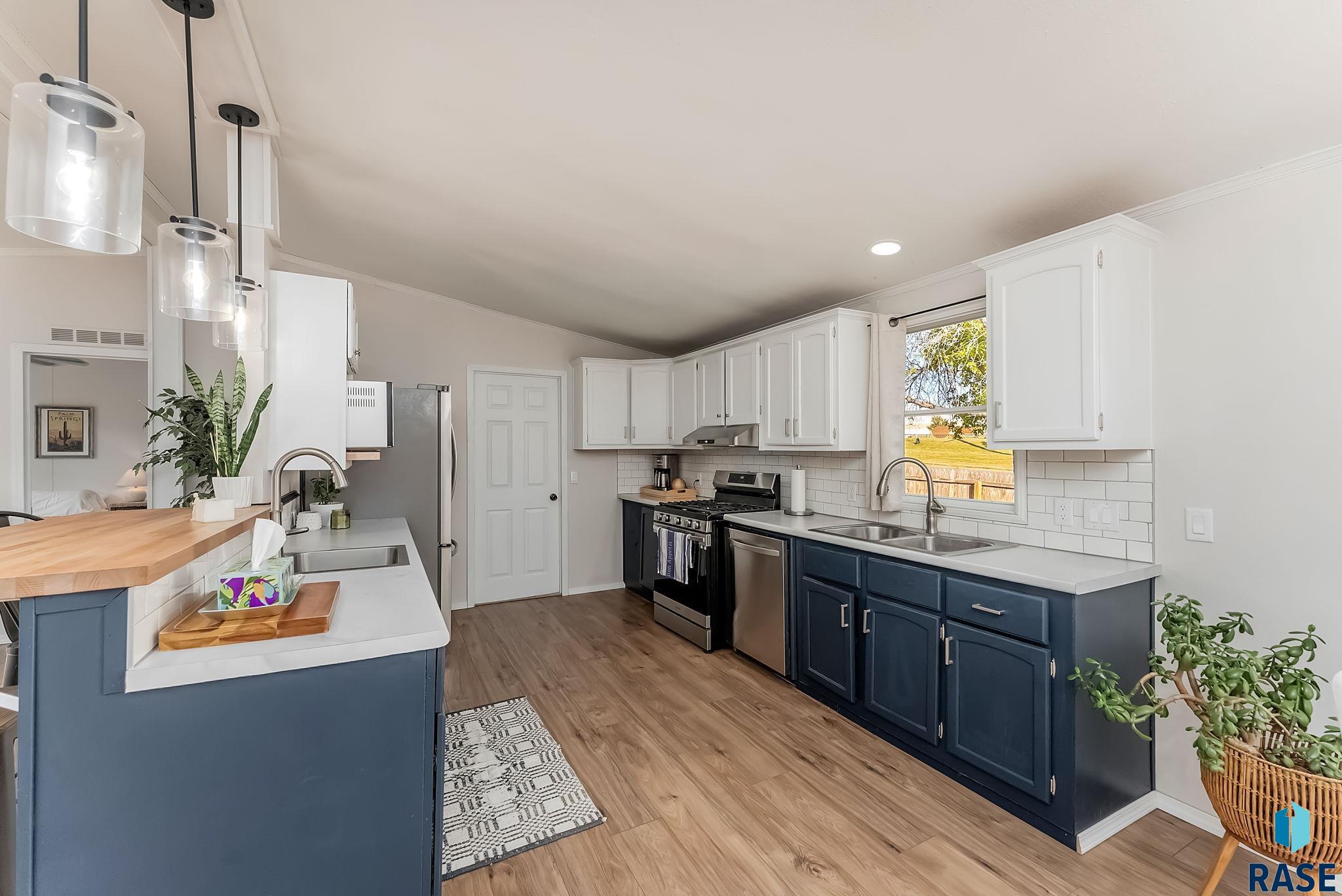 604 Swan Pl, Sioux Falls
