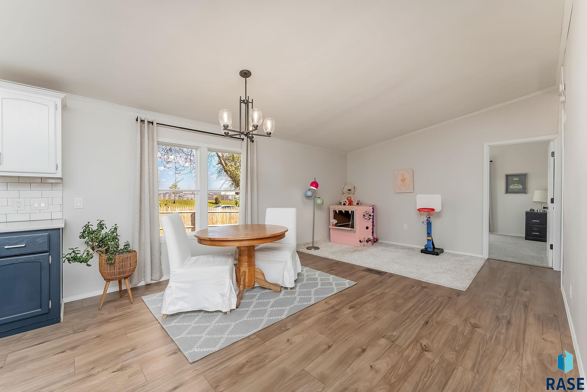 604 Swan Pl, Sioux Falls