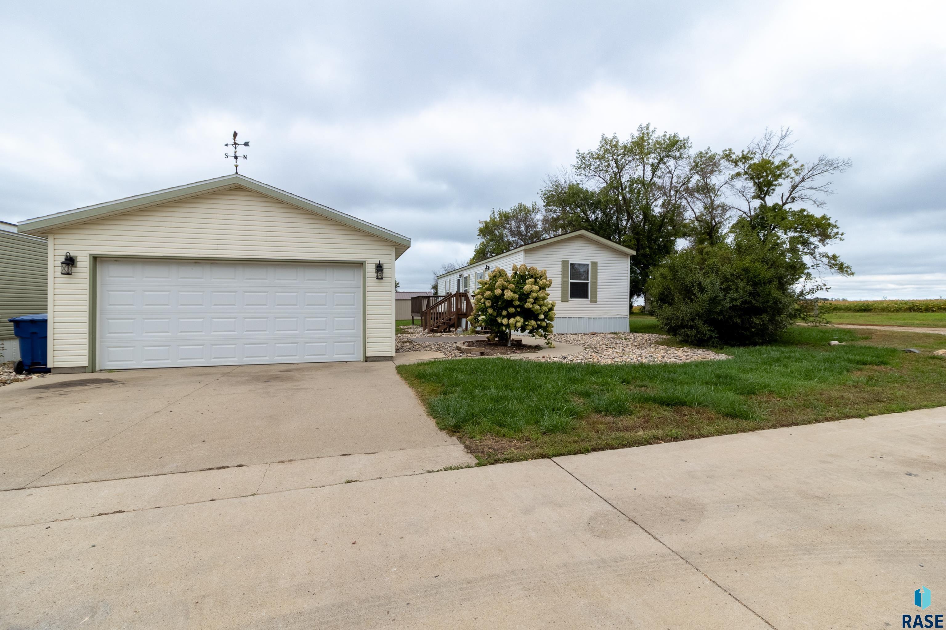 915 N Ponderosa Dr, Canton
