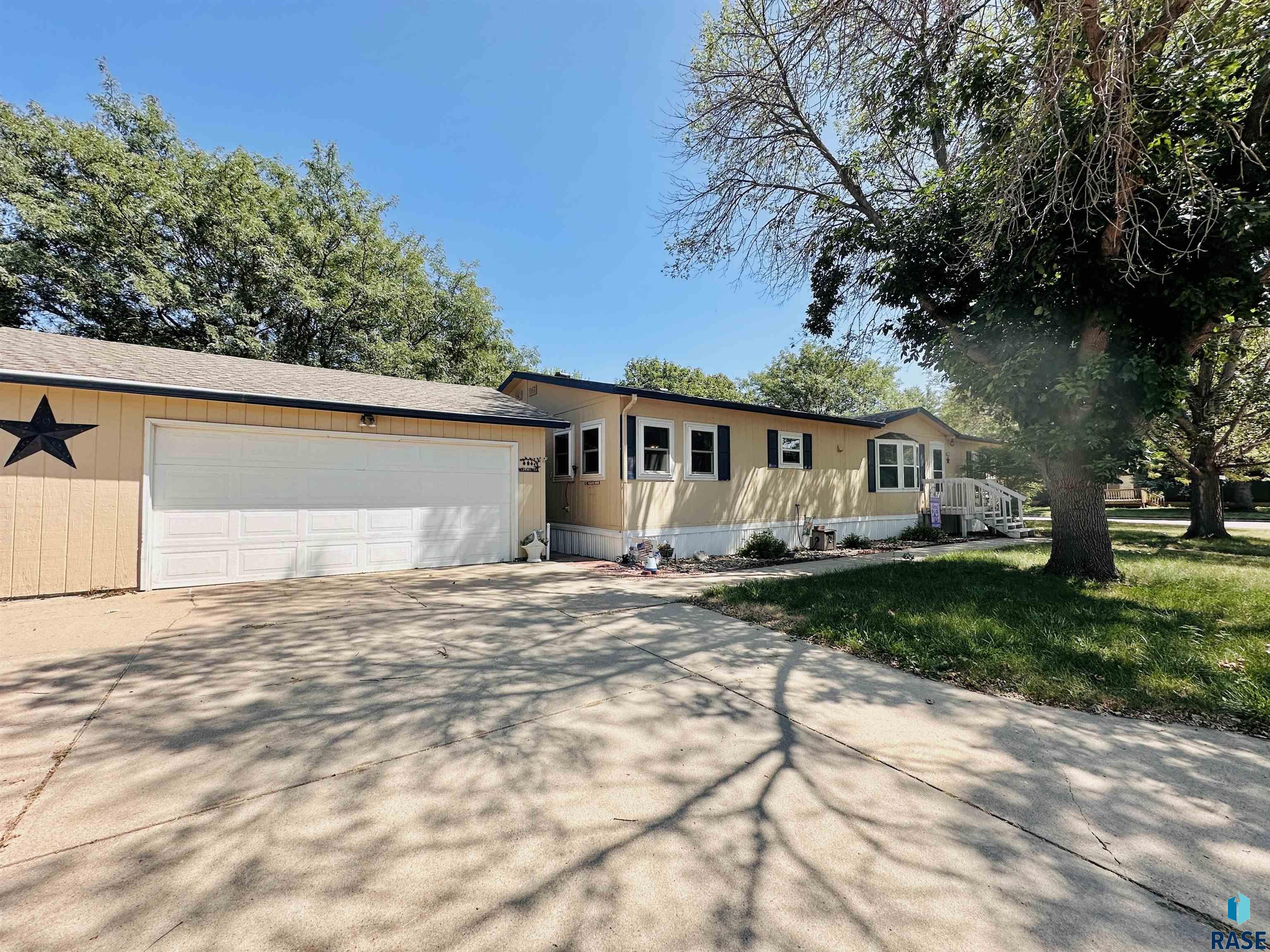 700 N Bobwhite Pl, Sioux Falls