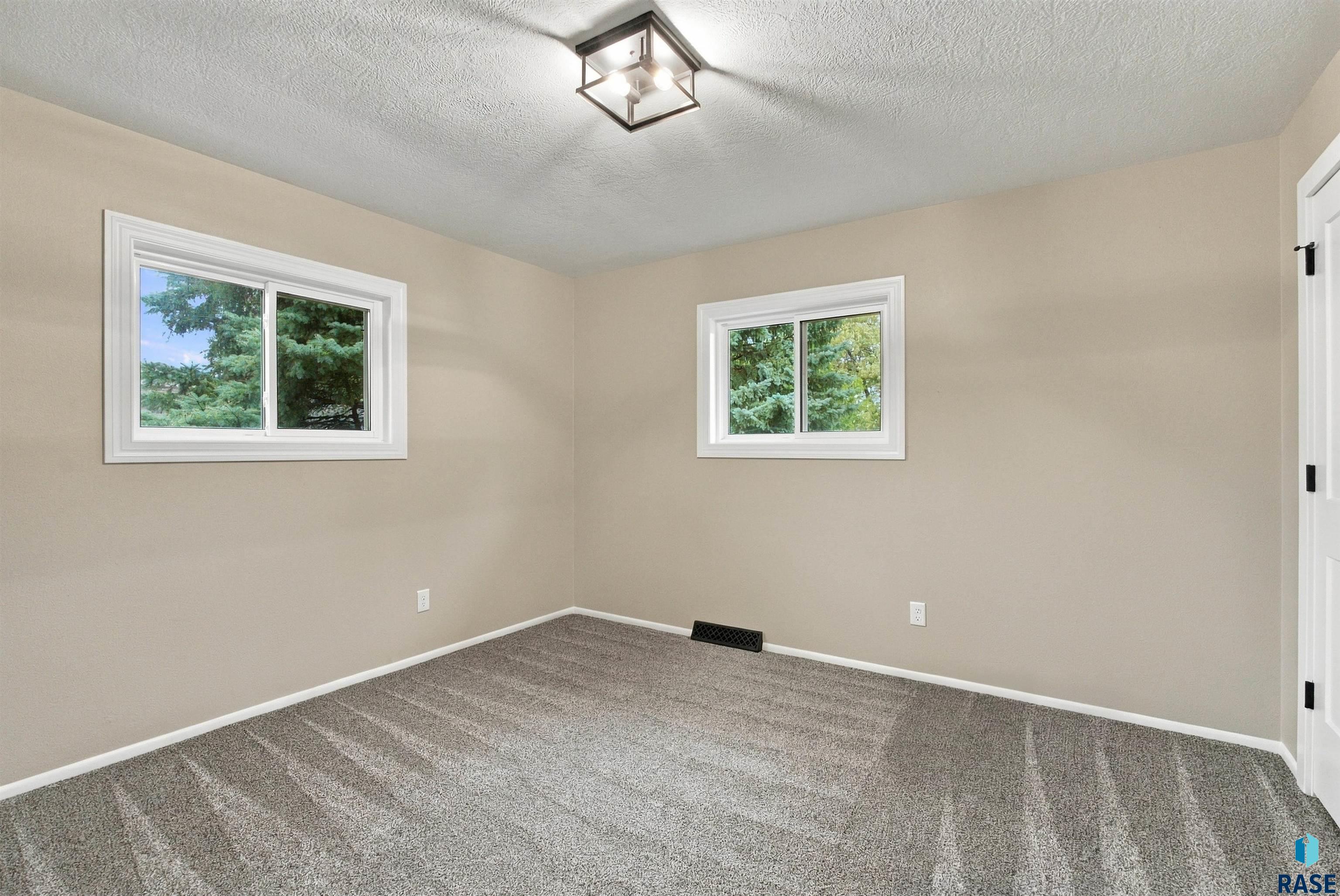 3301 Terry Ave, Sioux Falls