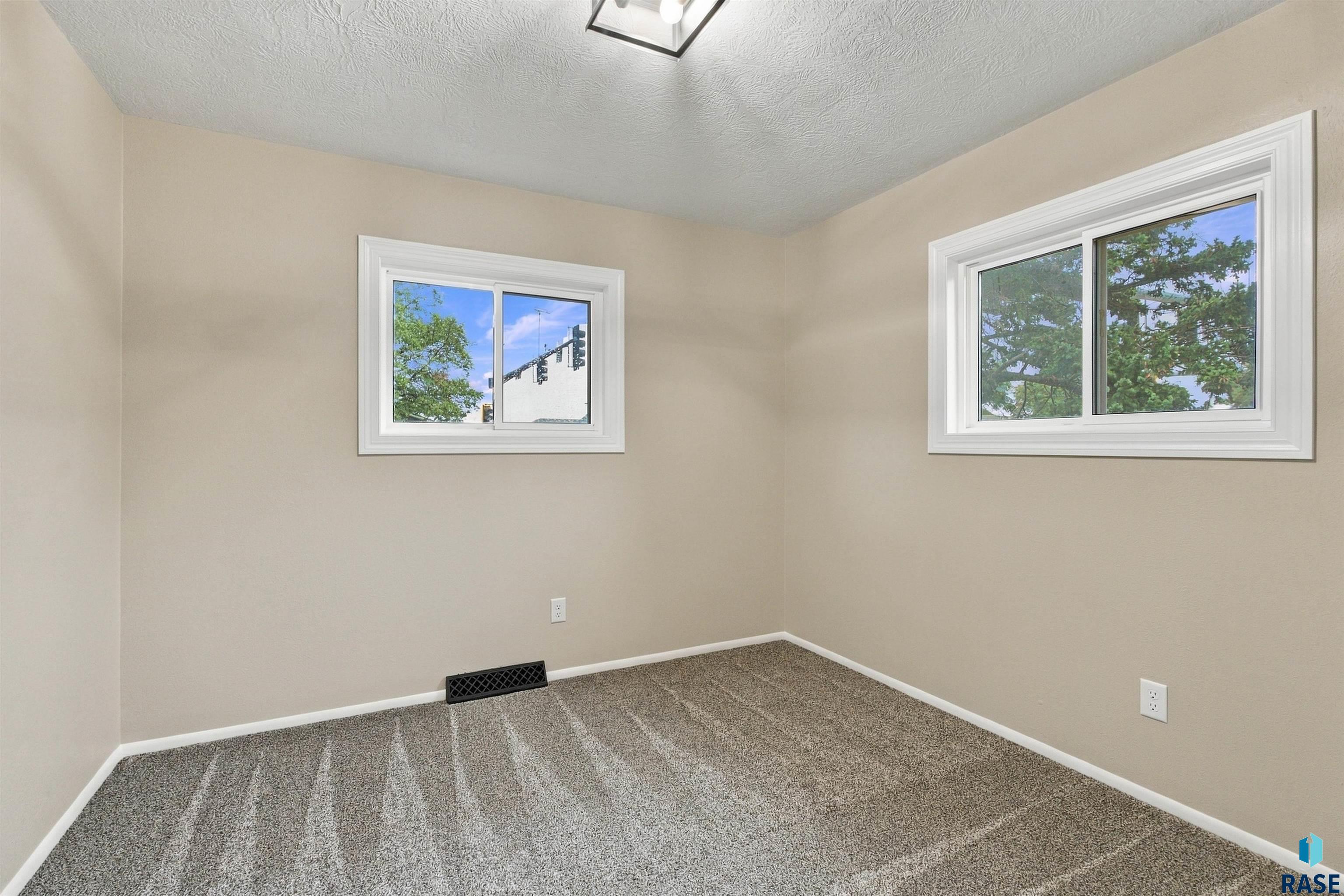 3301 Terry Ave, Sioux Falls