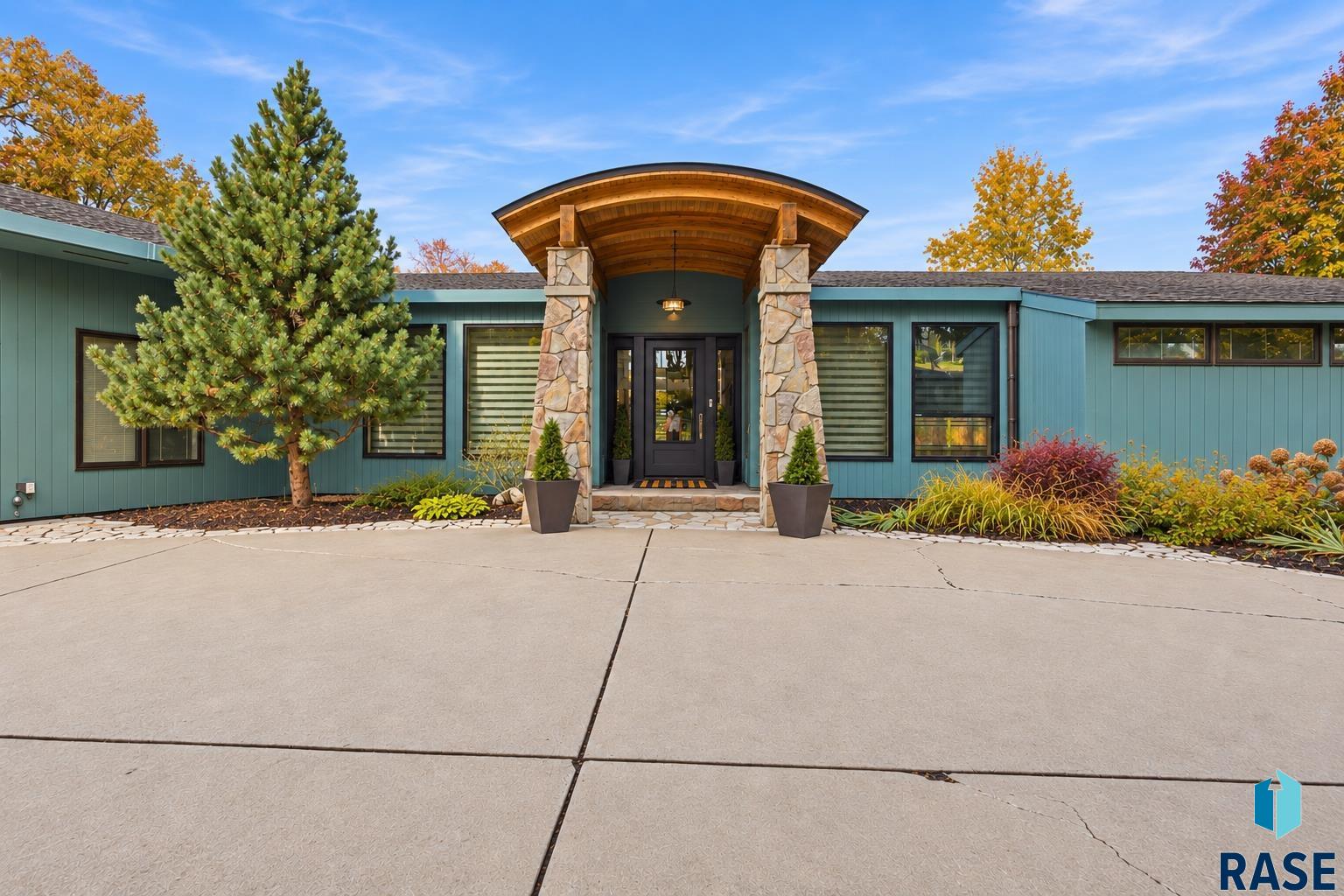 205 E Deer Haven Pl, Sioux Falls