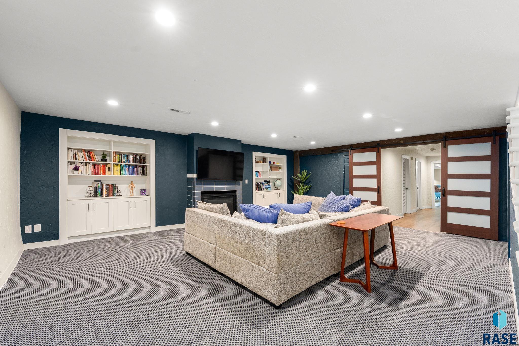 321 Aspen Dr, Sioux Falls