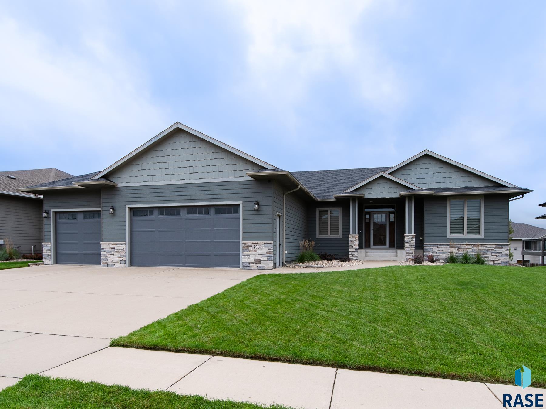 4304 S Safflower Ave, Sioux Falls