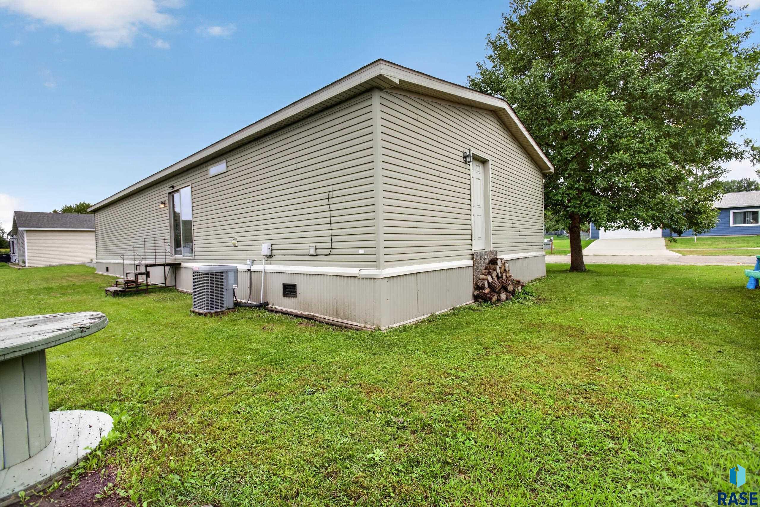 809 McKinley St, Lennox