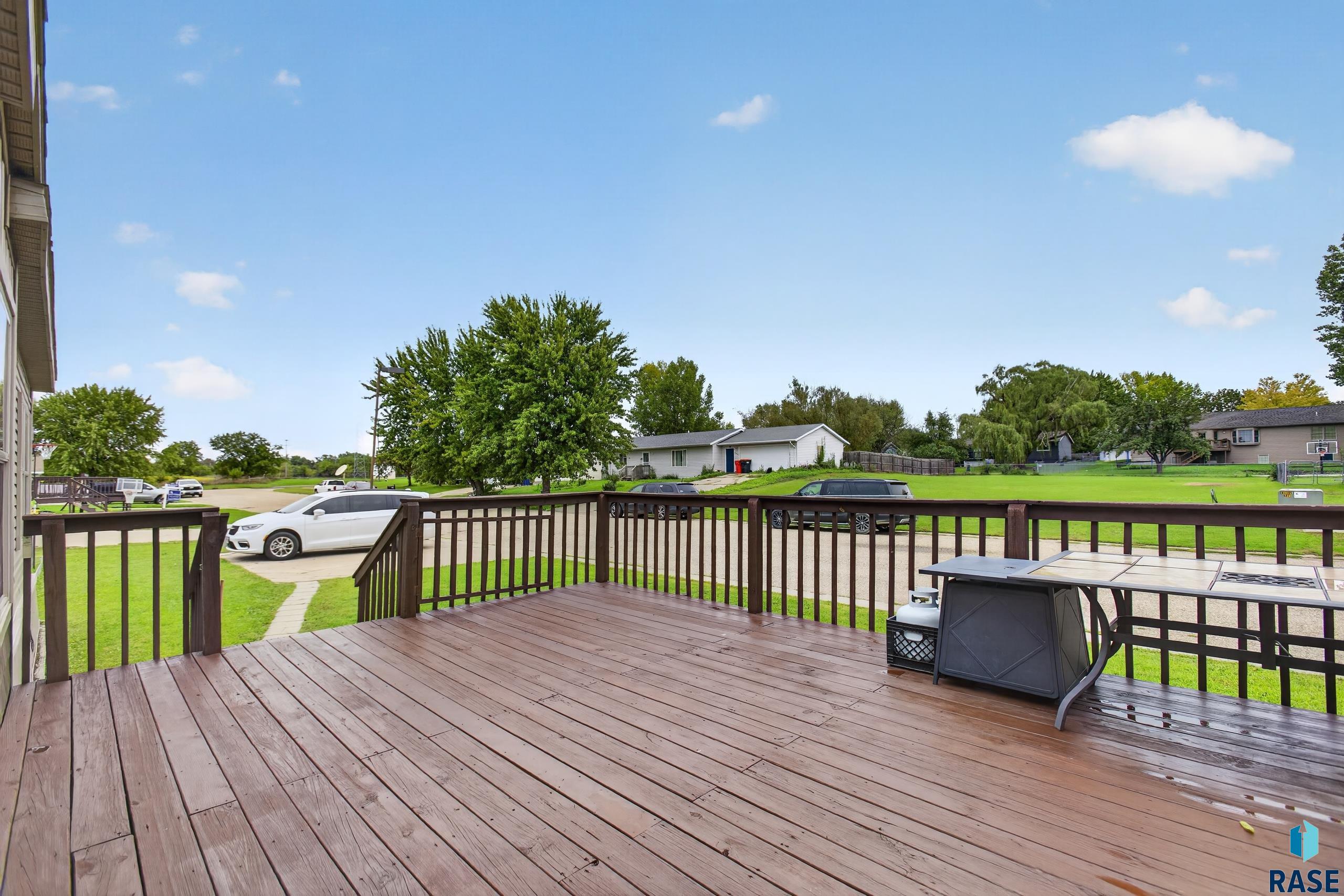 809 McKinley St, Lennox