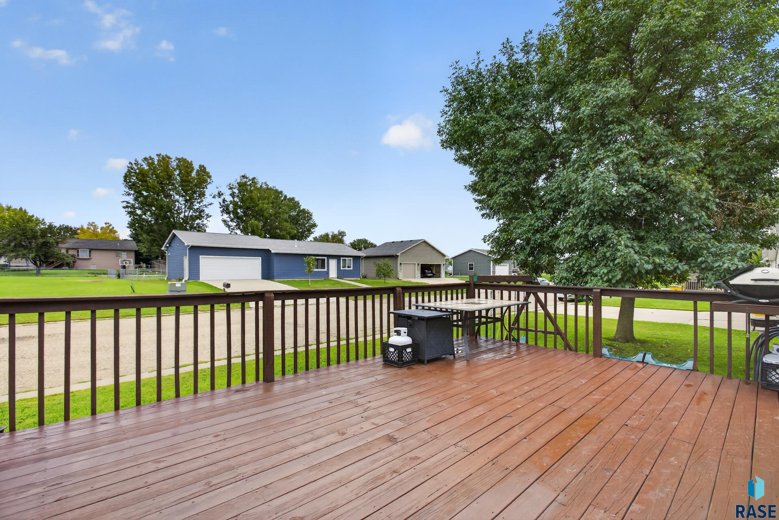 809 McKinley St, Lennox