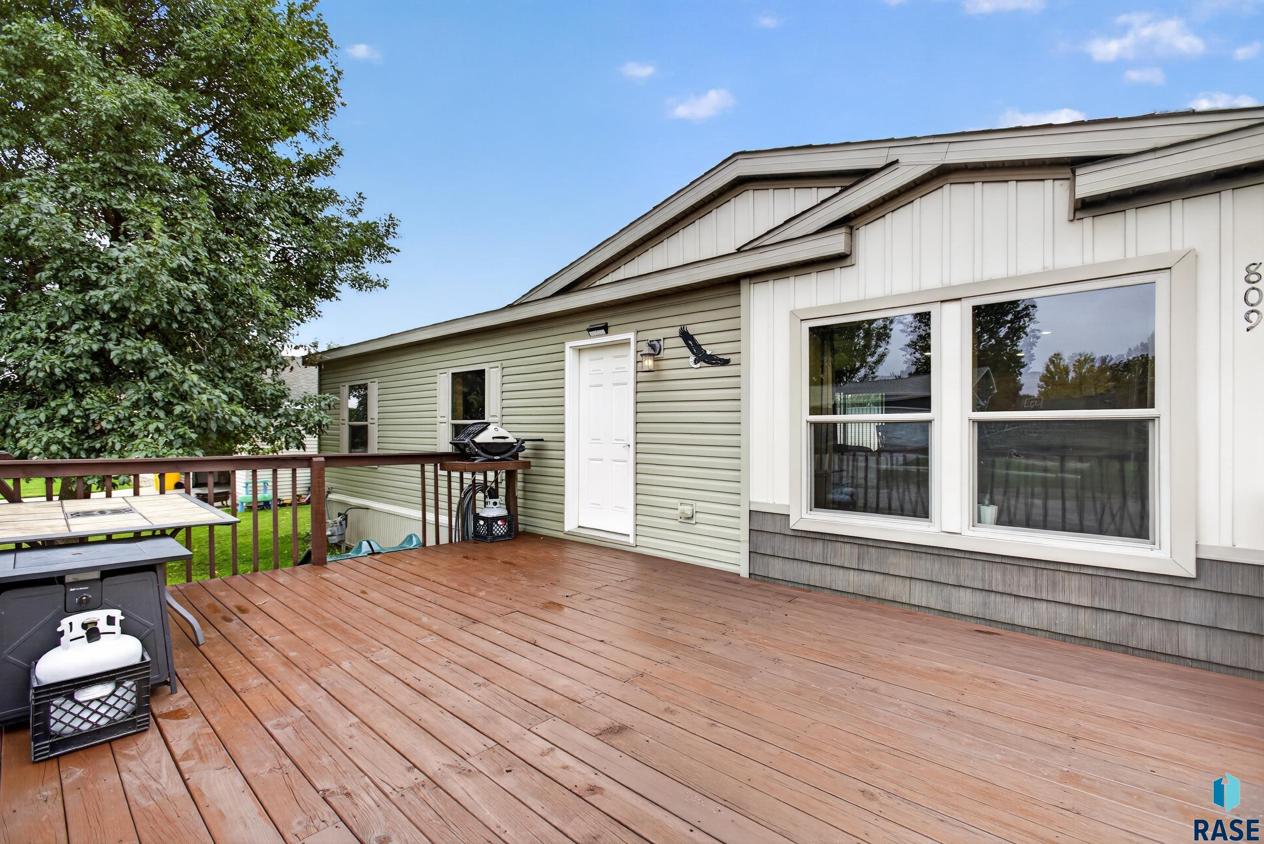 809 McKinley St, Lennox