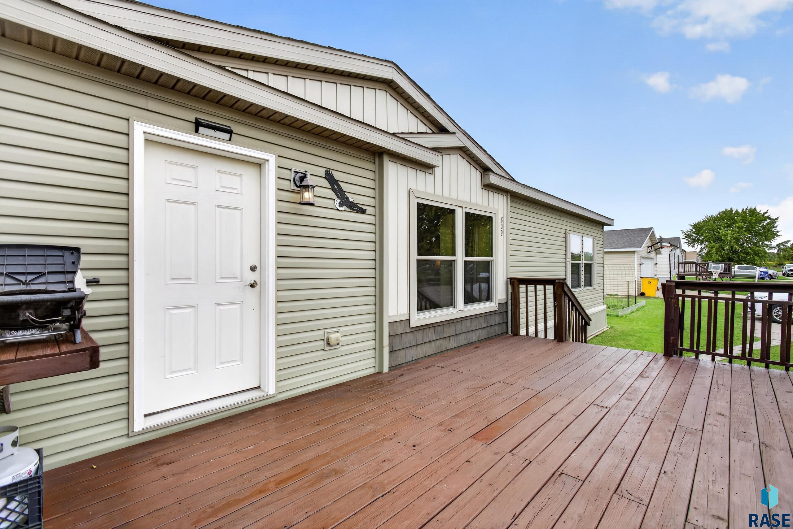 809 McKinley St, Lennox