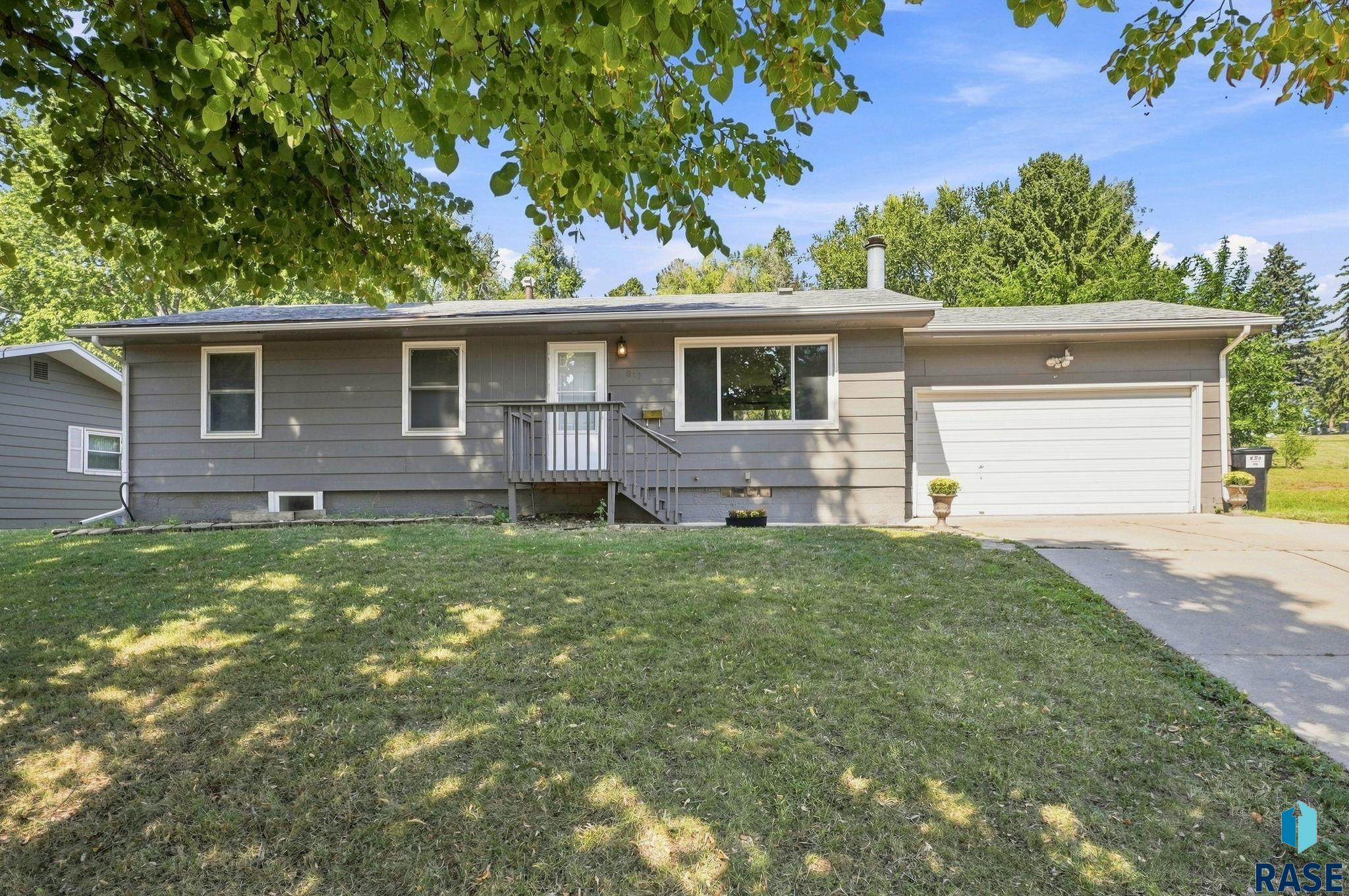 817 S Foster Ave, Sioux Falls