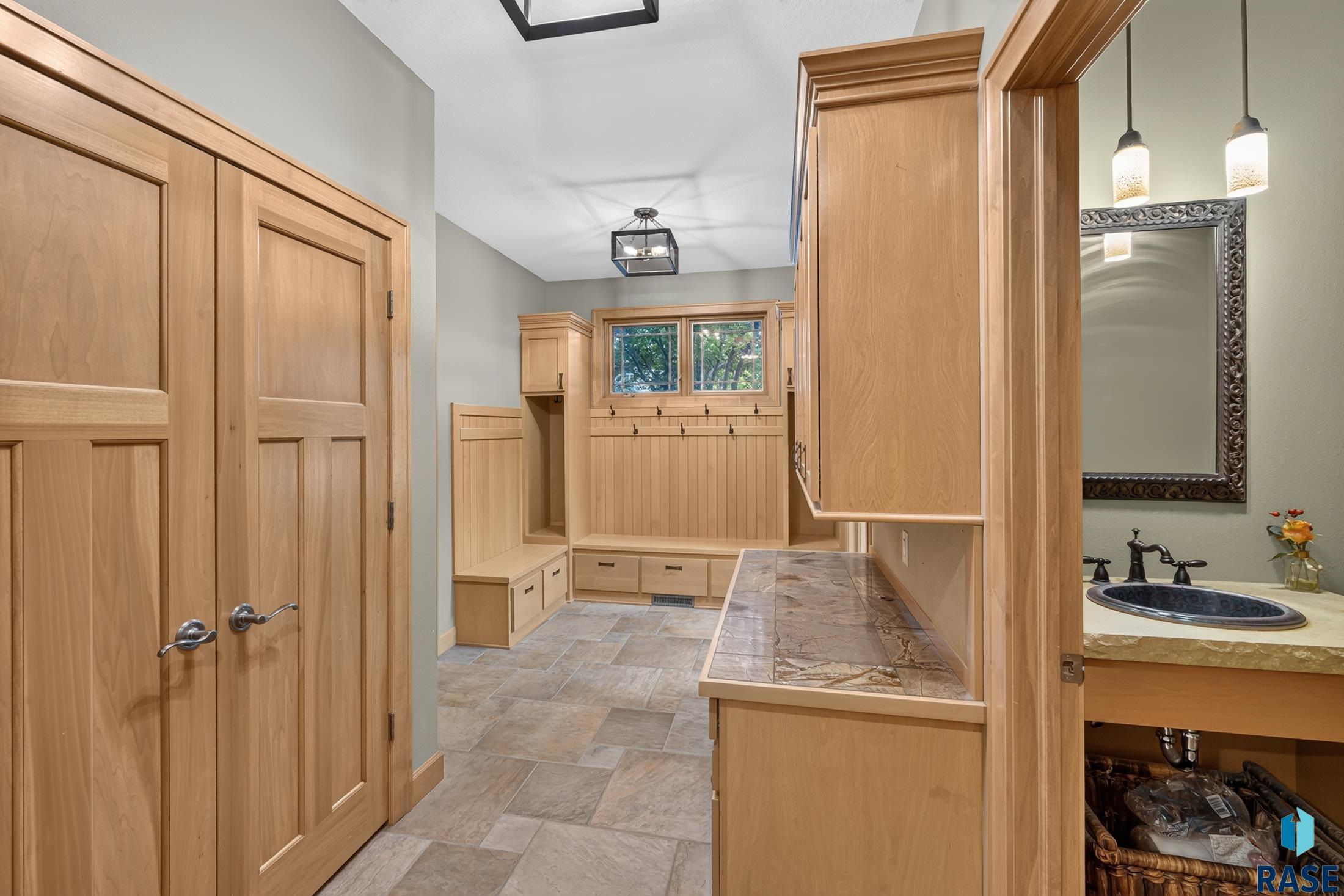 2208 Black Rock Cir, Sioux Falls