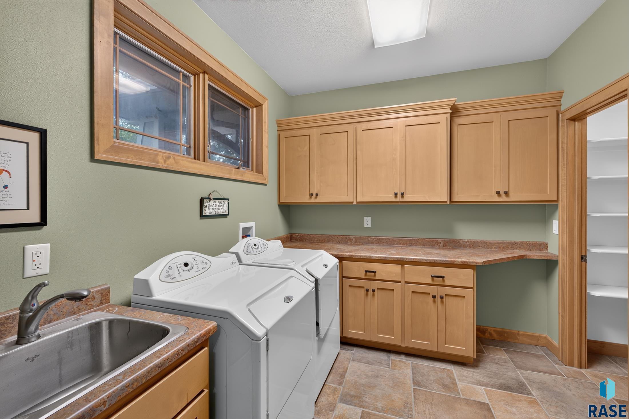 2208 Black Rock Cir, Sioux Falls