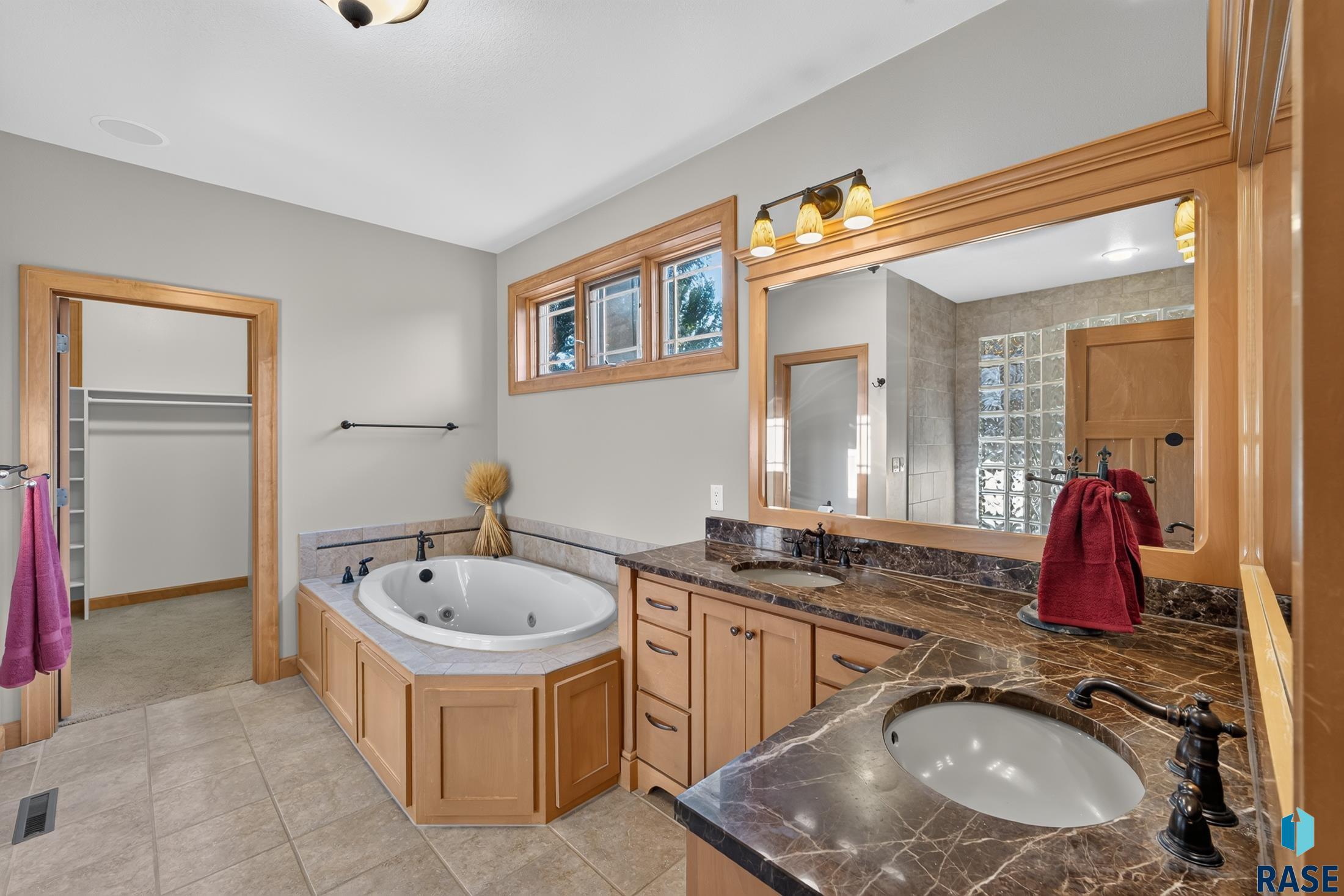 2208 Black Rock Cir, Sioux Falls