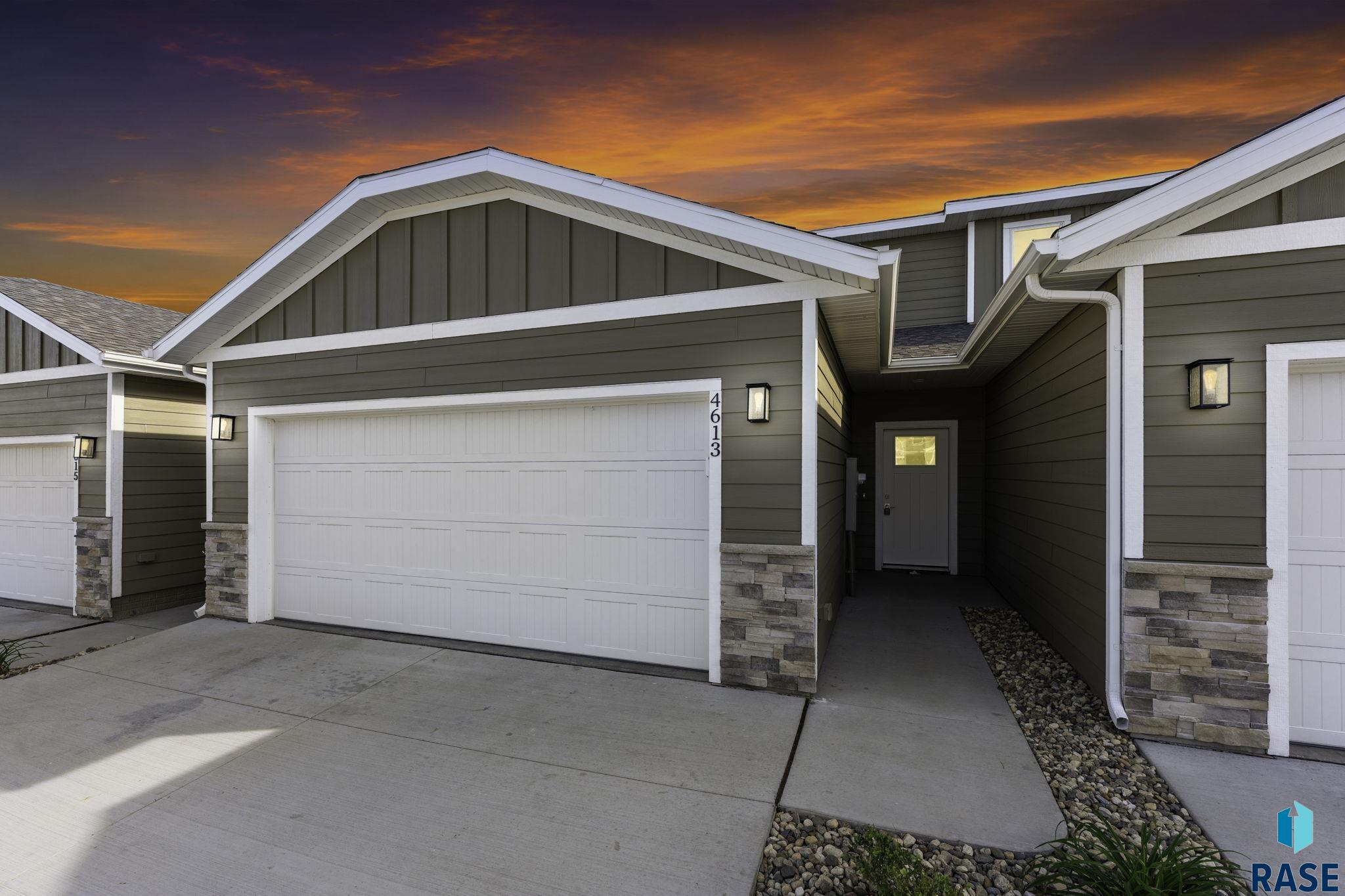 4613 E Whisper Ridge Pl, Sioux Falls
