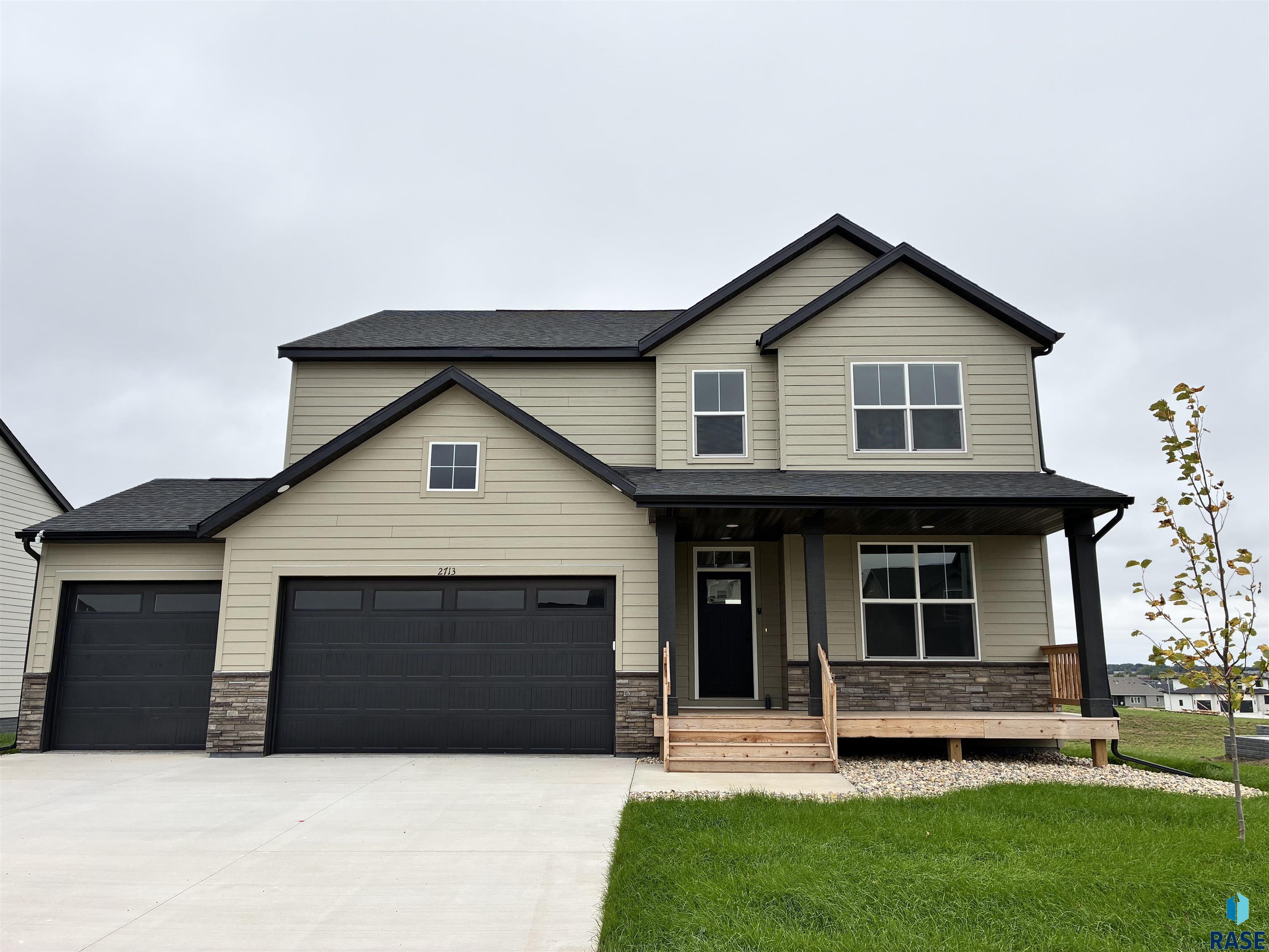 2713 S Copper Creek Ave, Sioux Falls
