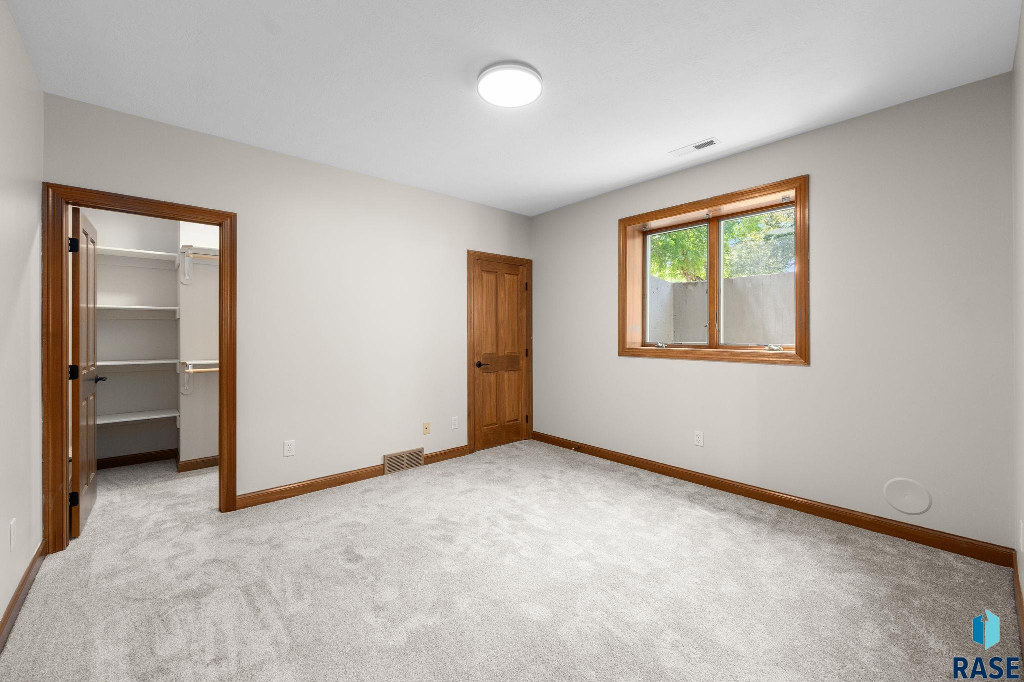6205 Pinehurst Ct, Sioux Falls