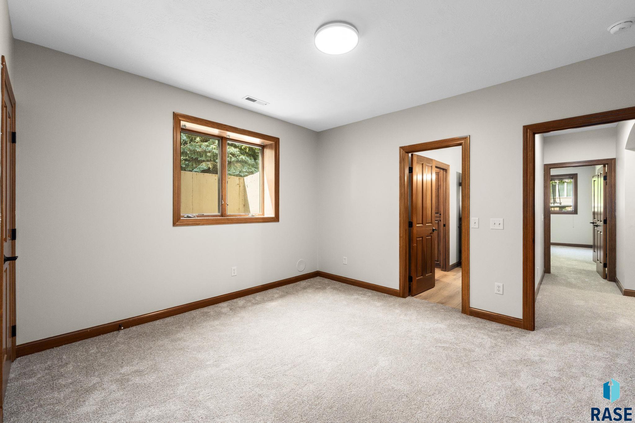 6205 Pinehurst Ct, Sioux Falls