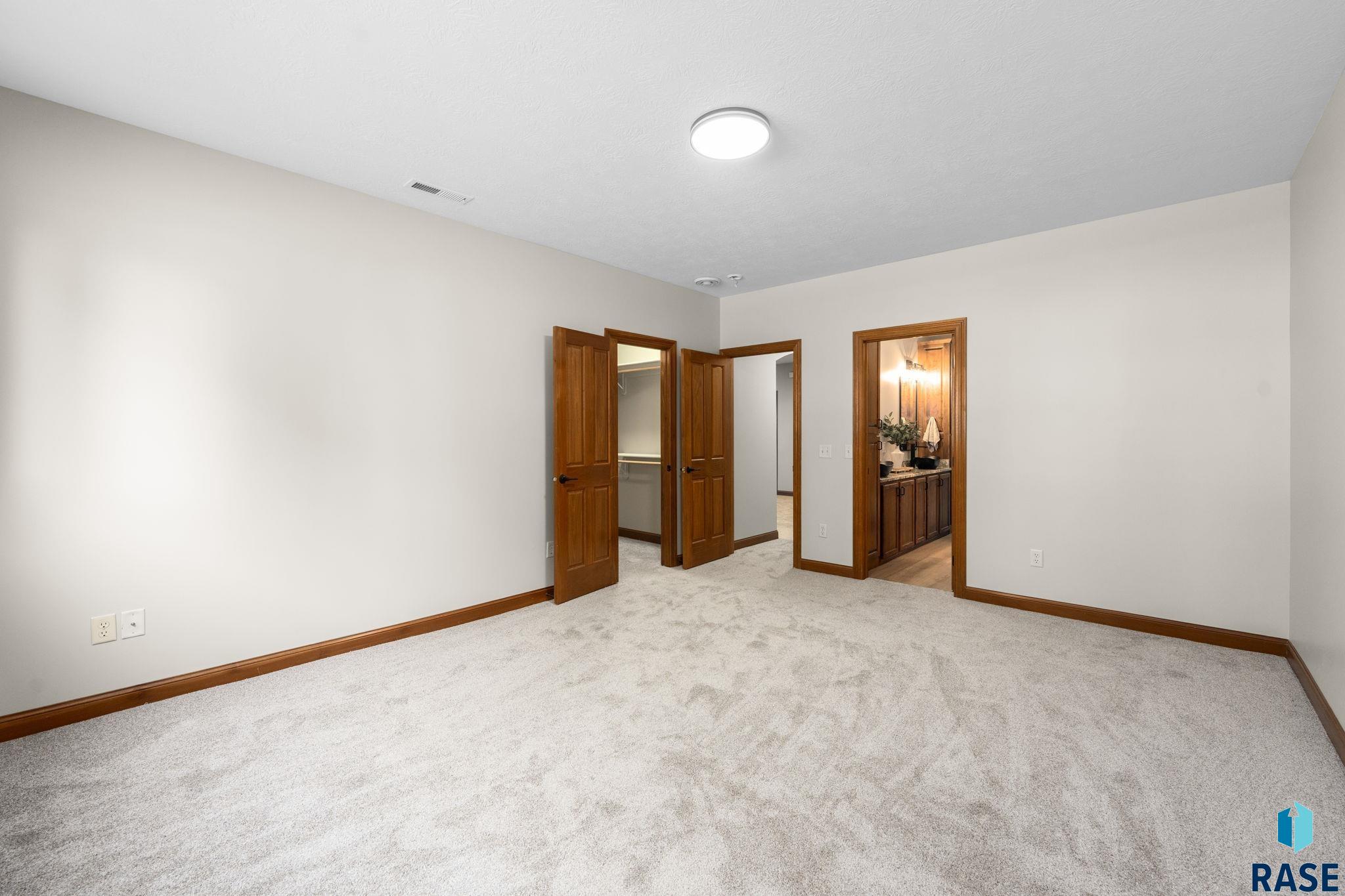 6205 Pinehurst Ct, Sioux Falls