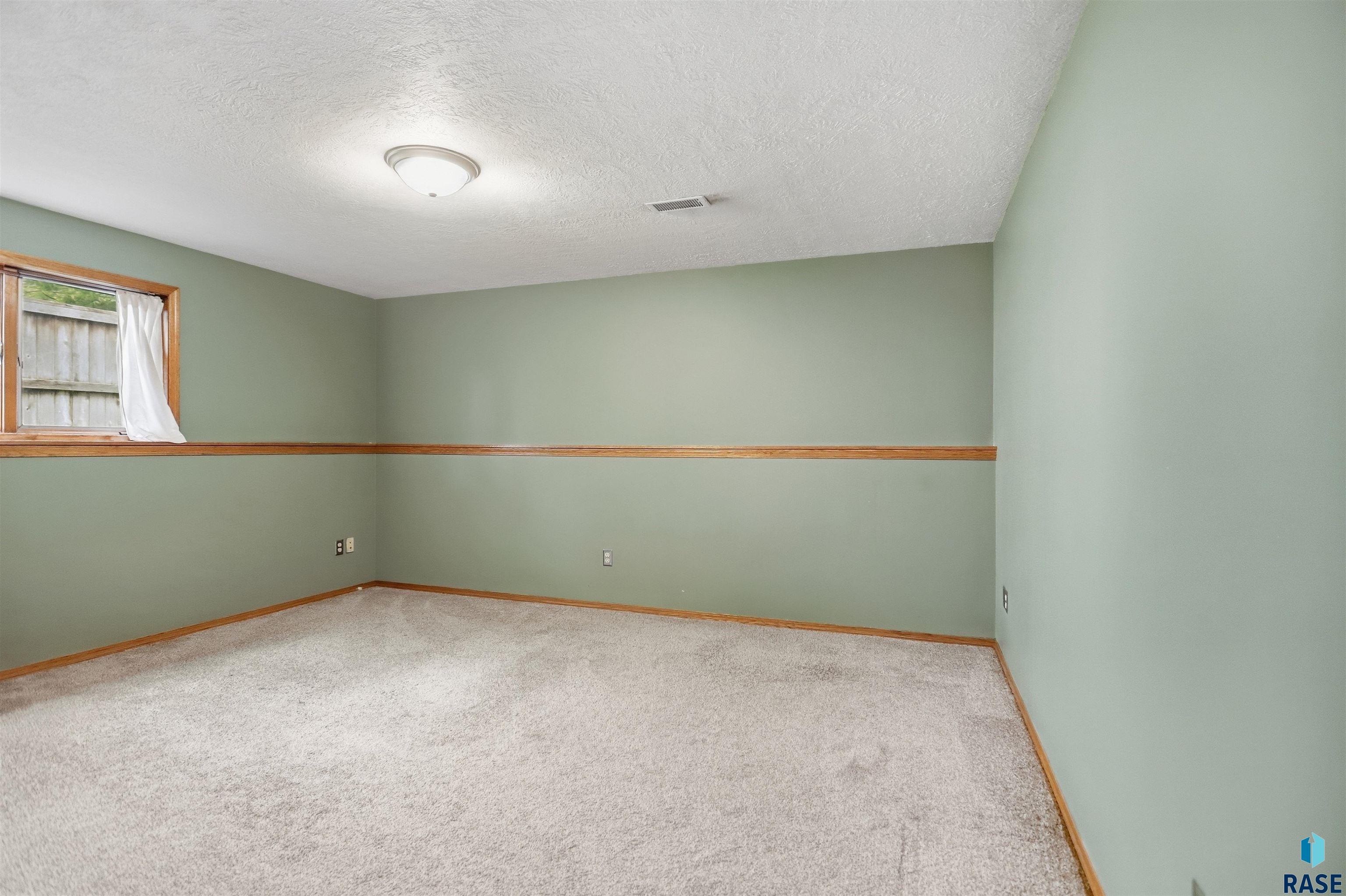 2700 33rd St, Sioux Falls