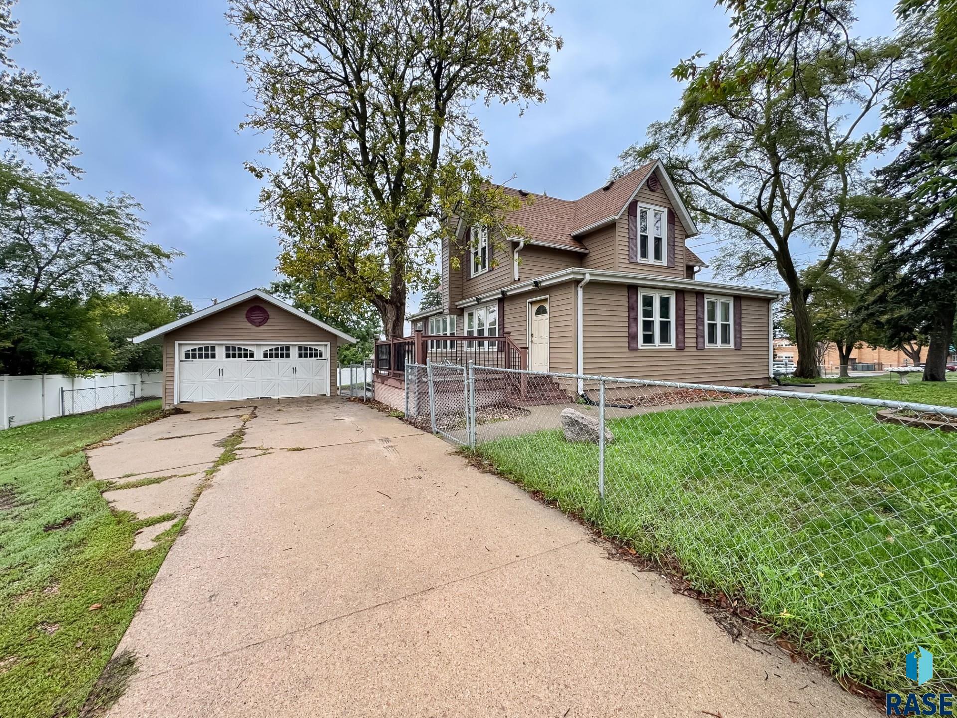 1501 W 9th St, Sioux Falls